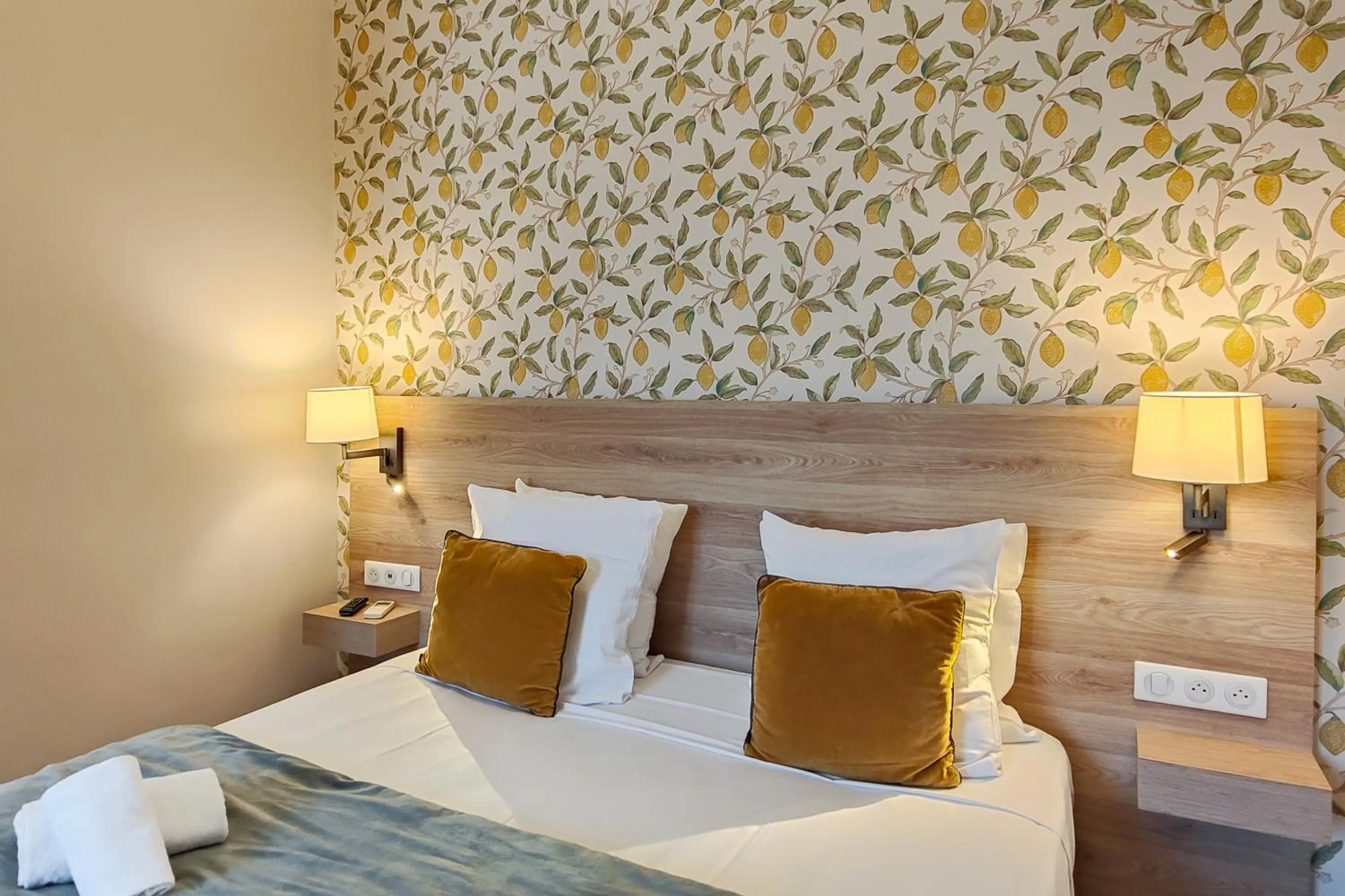 Bed in Aparthotel AMMI Nice Massena - ex Ajoupa