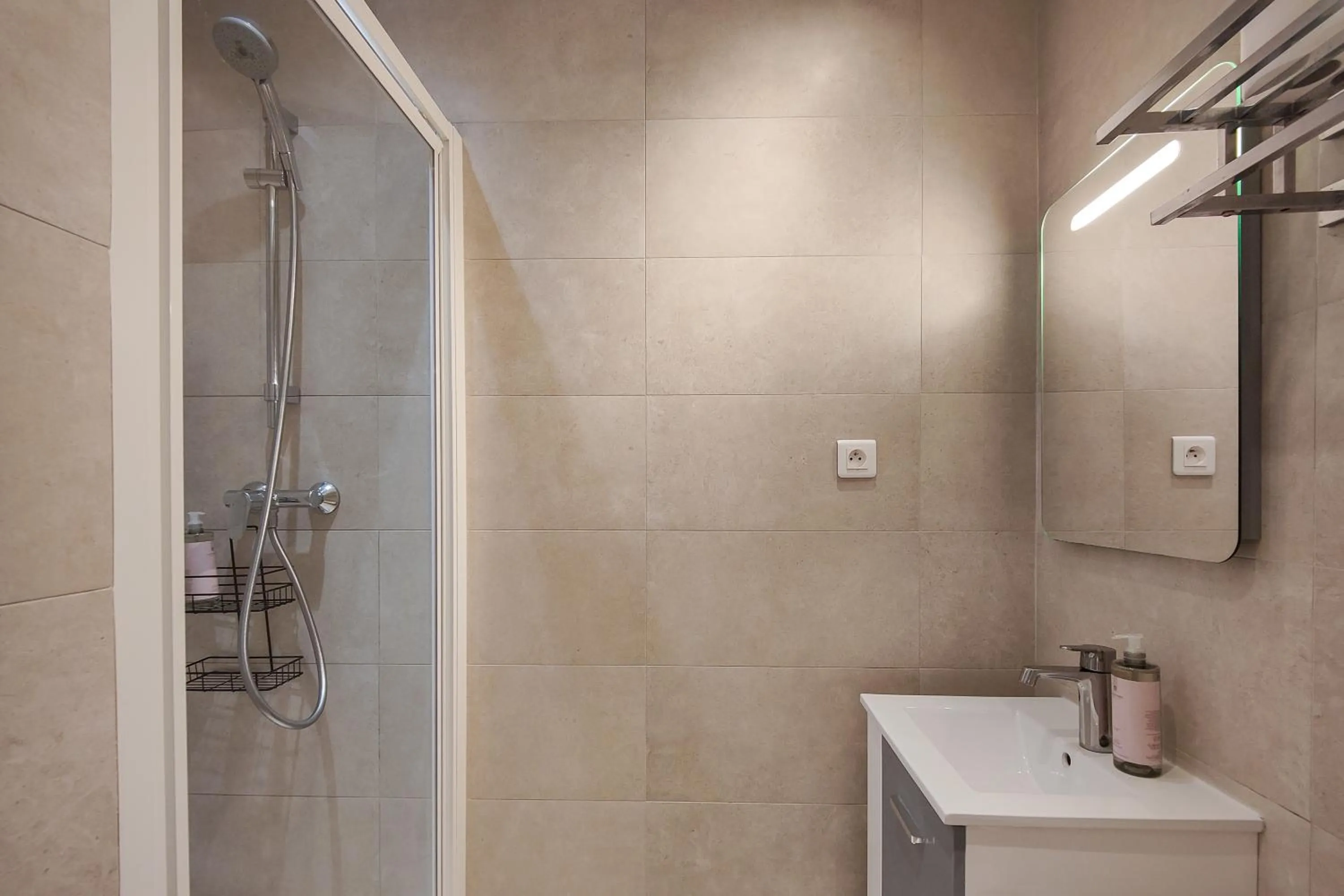 Bathroom in Aparthotel AMMI Nice Massena - ex Ajoupa