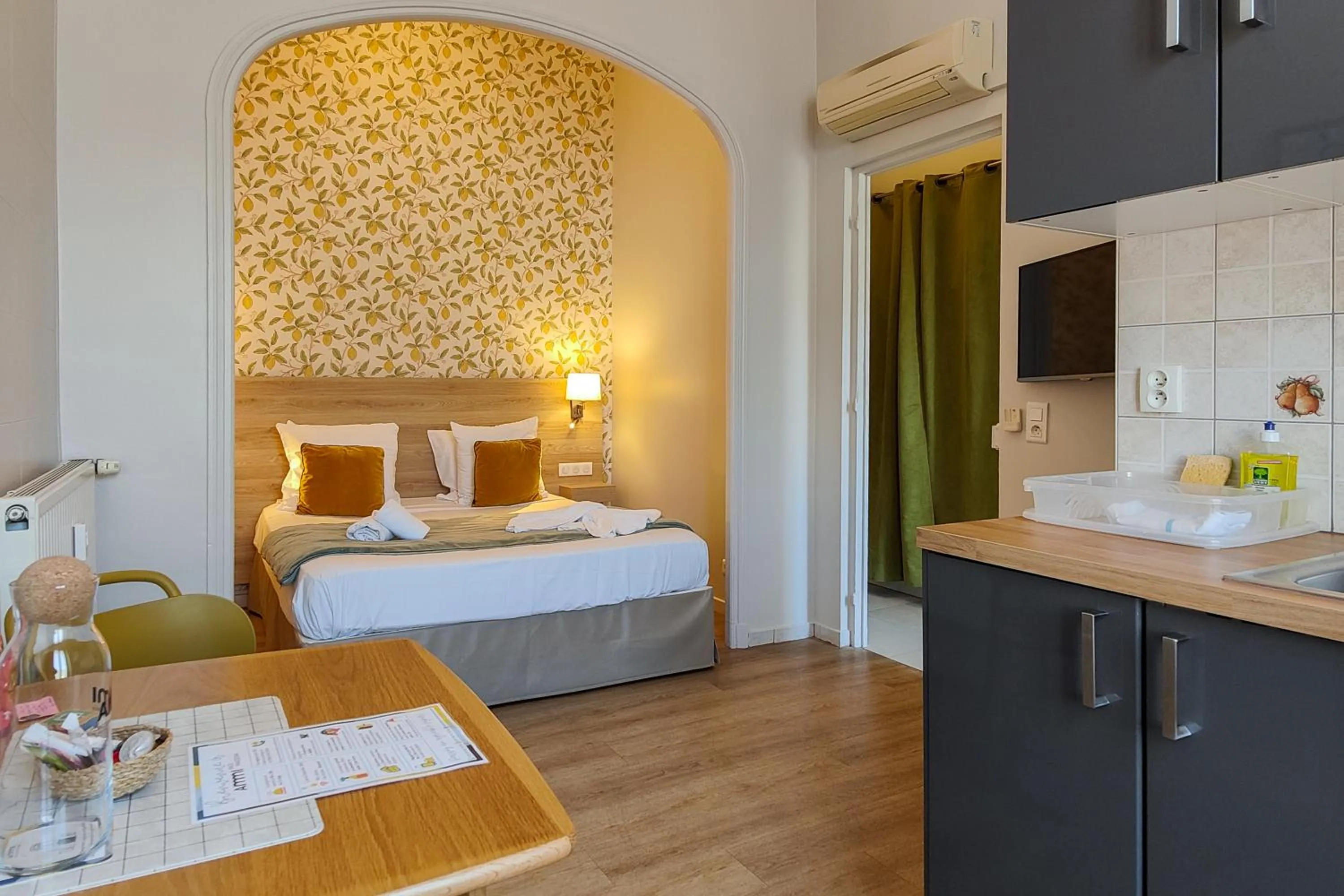 Photo of the whole room, Bed in Aparthotel AMMI Nice Massena - ex Ajoupa