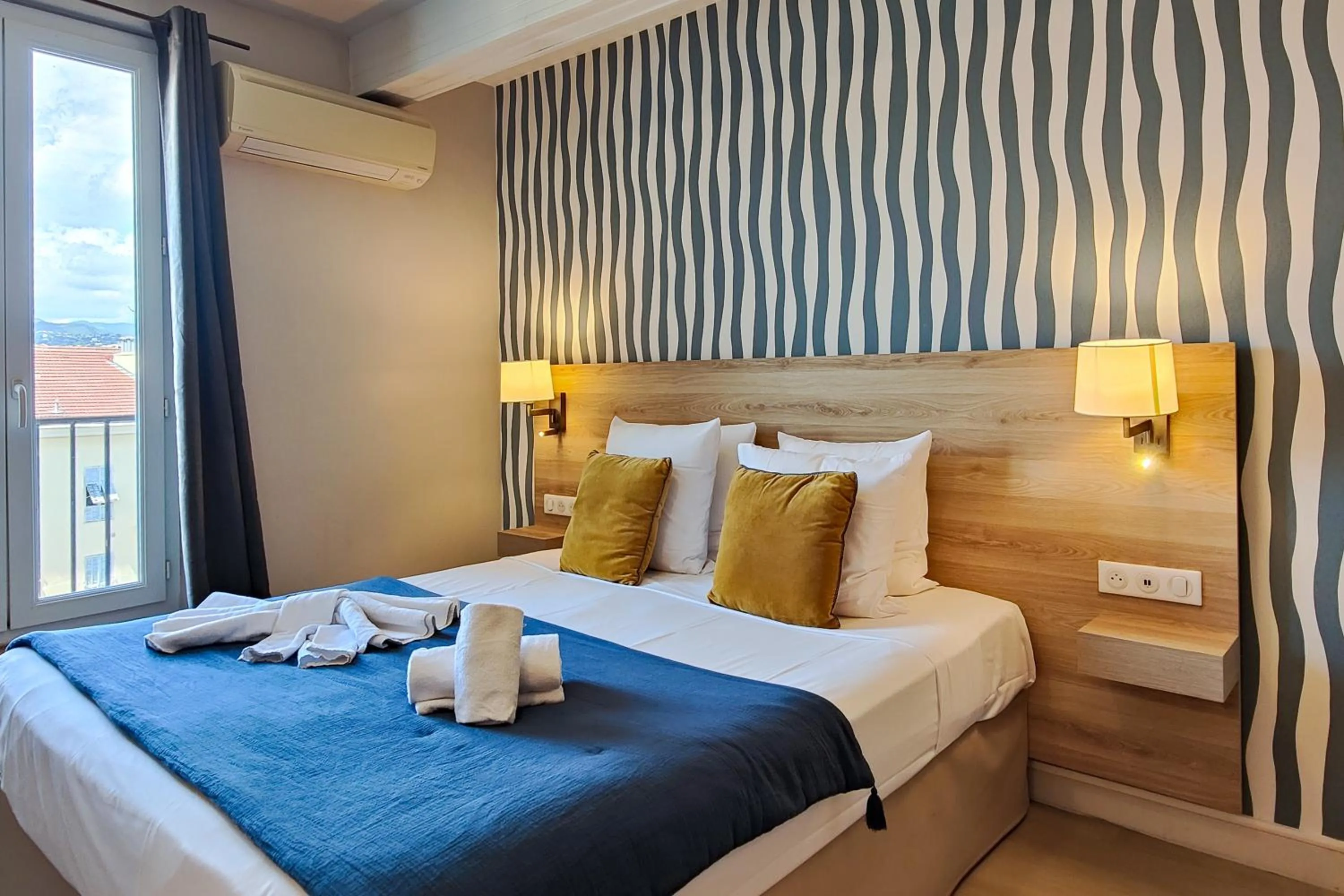 Bedroom, Bed in Aparthotel AMMI Nice Massena - ex Ajoupa