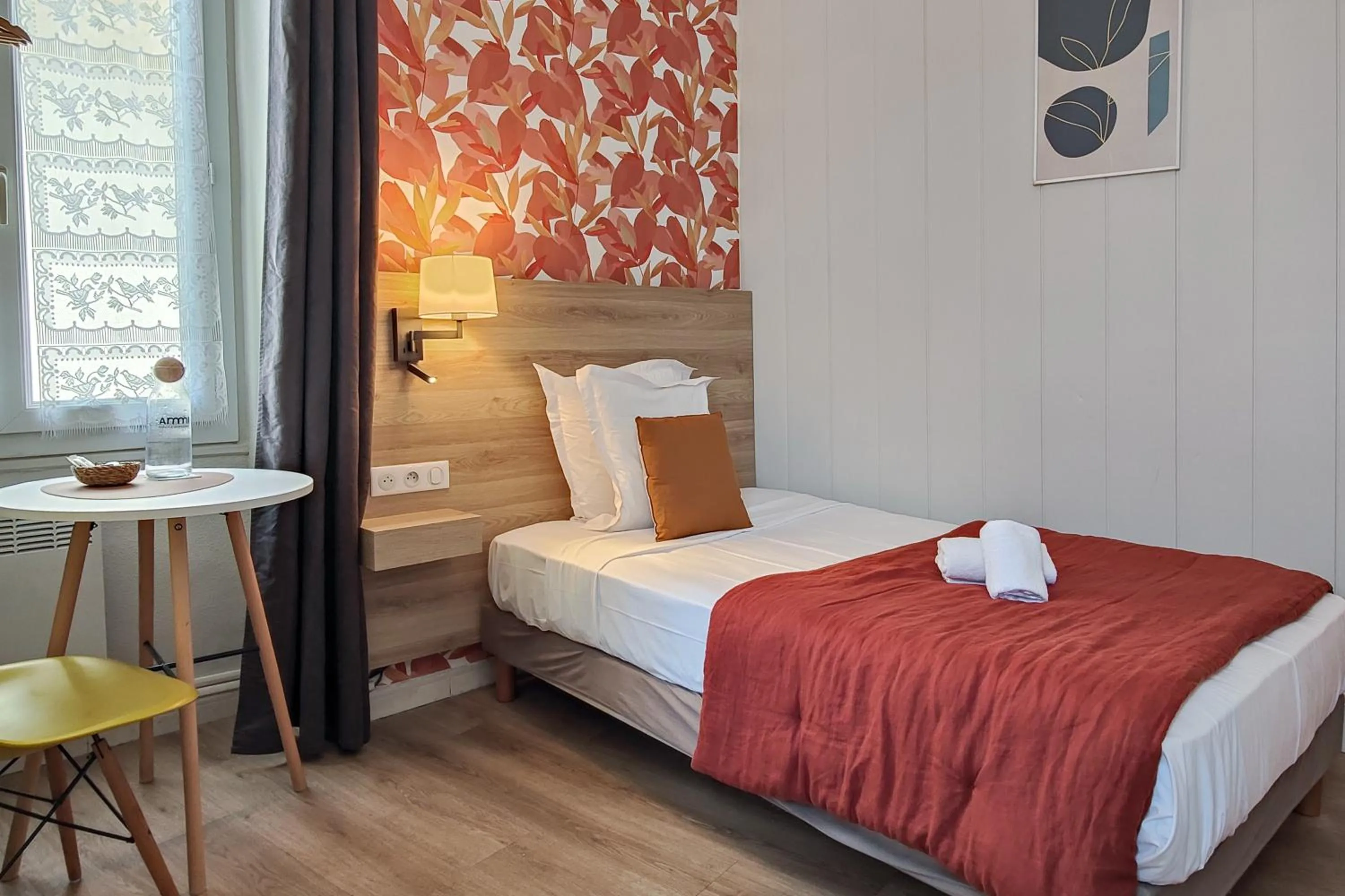 Bed in Aparthotel AMMI Nice Massena - ex Ajoupa