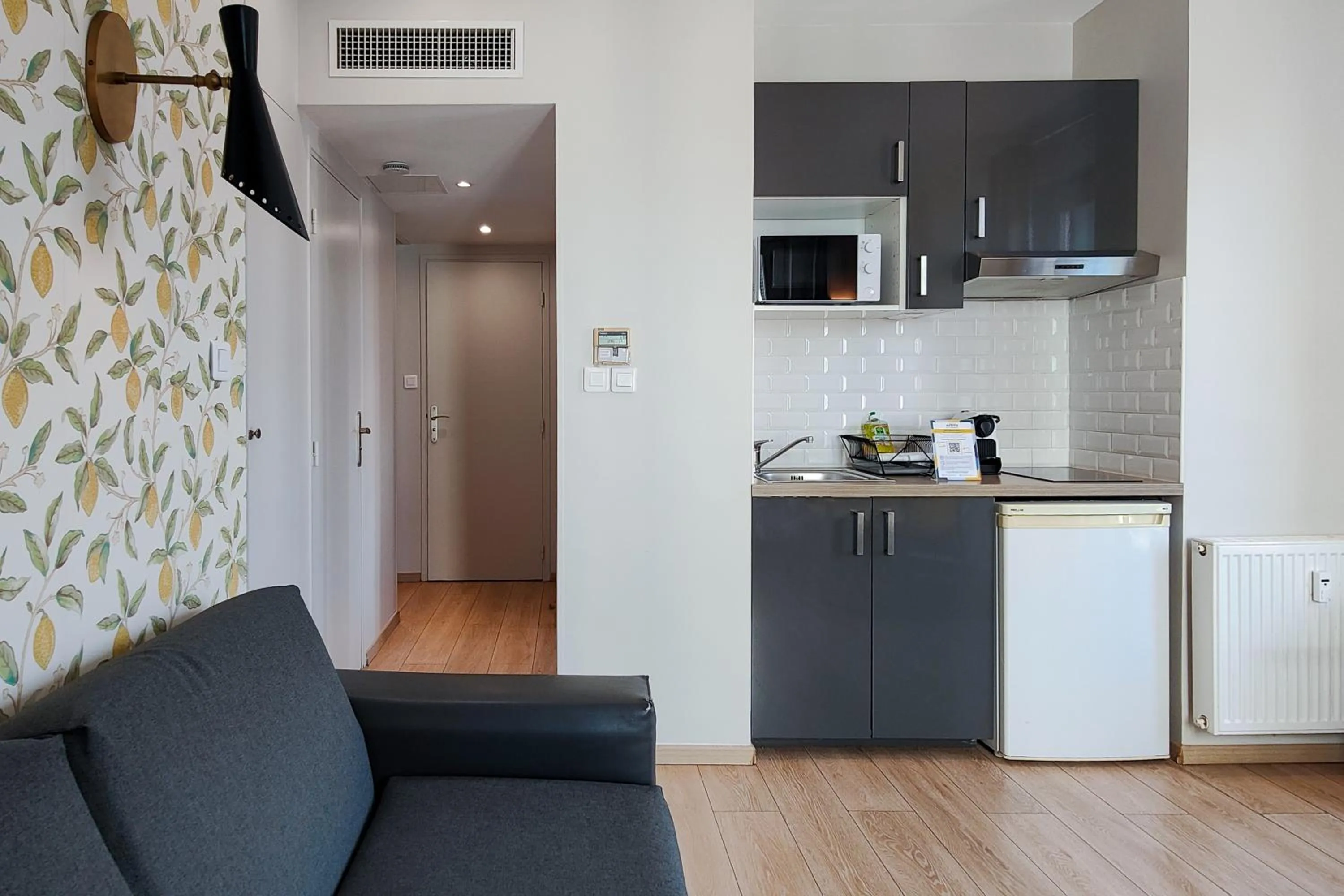 Kitchen or kitchenette in Aparthotel AMMI Nice Massena - ex Ajoupa