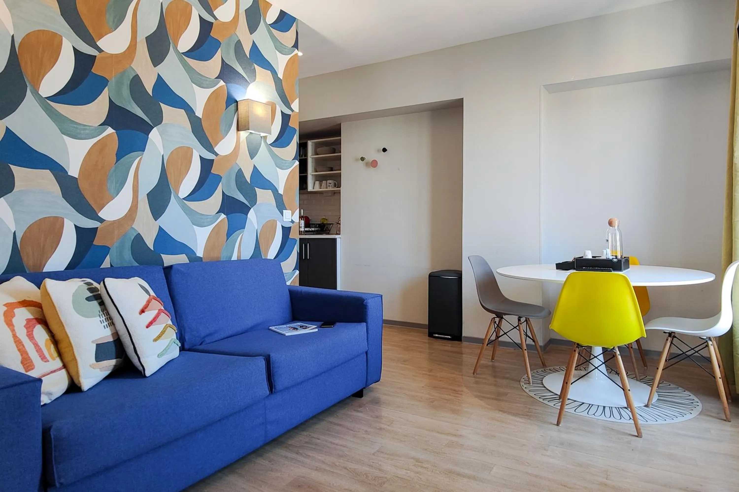 Dining area in Aparthotel AMMI Nice Massena - ex Ajoupa