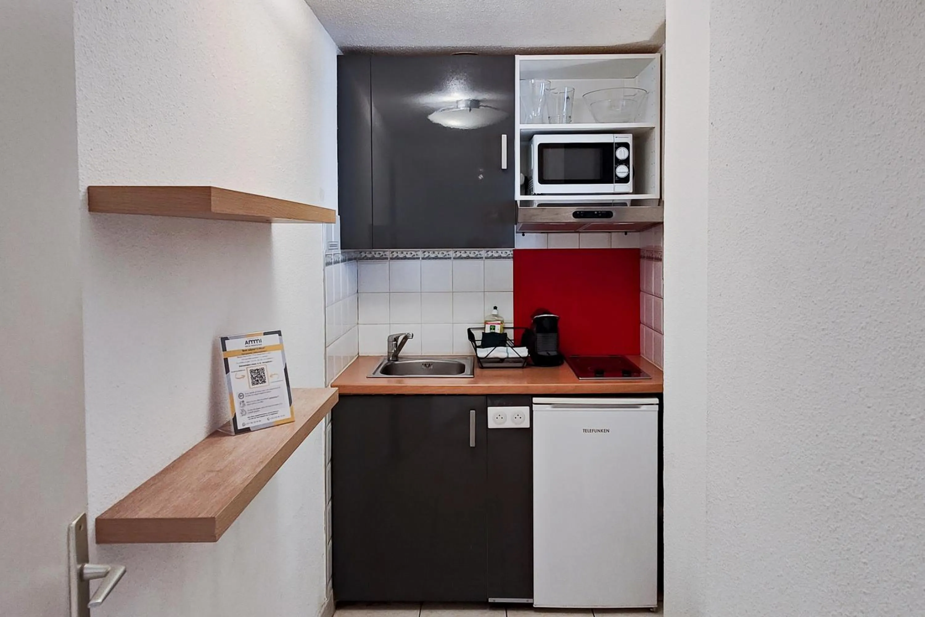 Kitchen or kitchenette in Aparthotel AMMI Nice Massena - ex Ajoupa