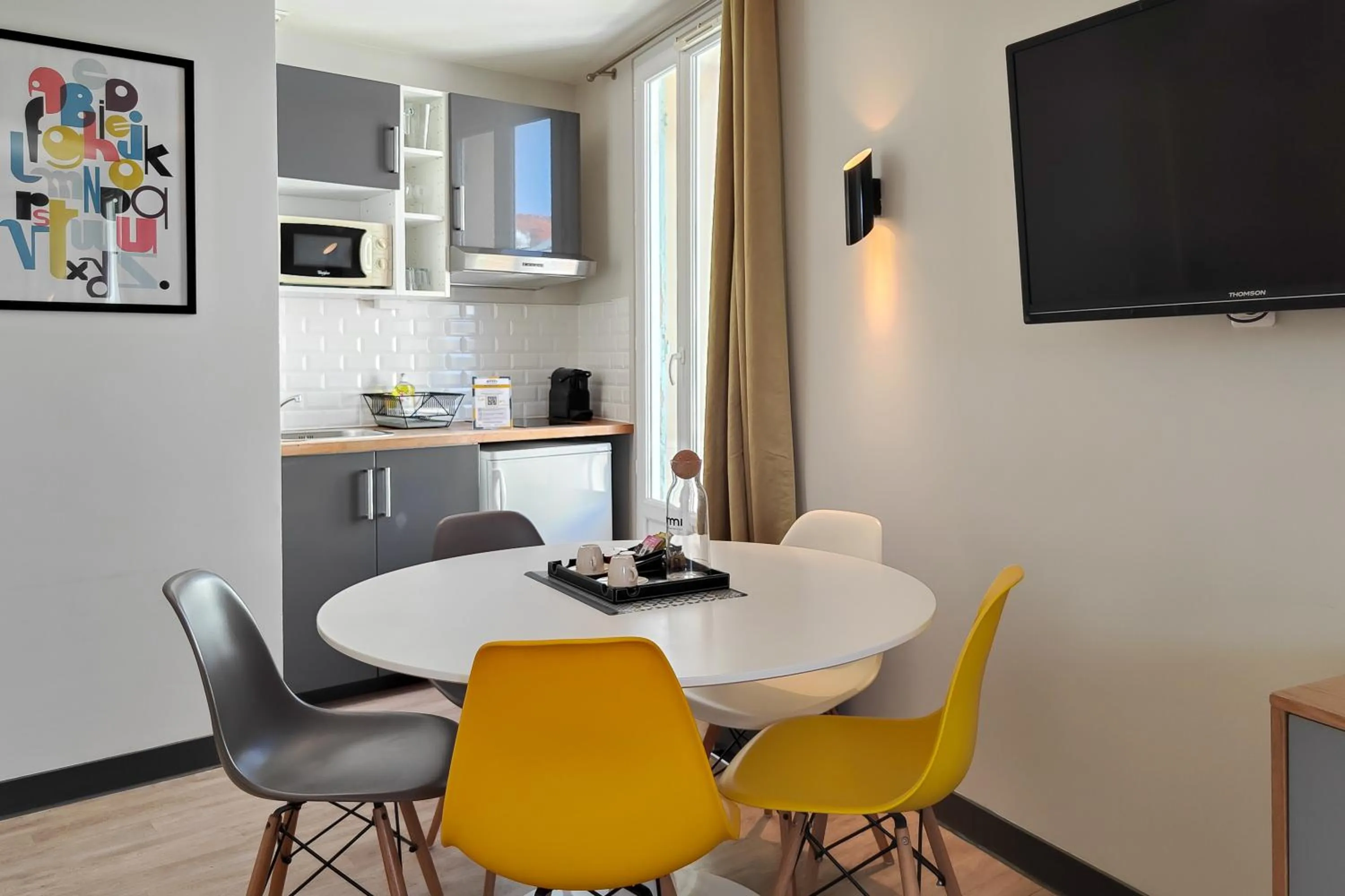 Kitchen or kitchenette in Aparthotel AMMI Nice Massena - ex Ajoupa