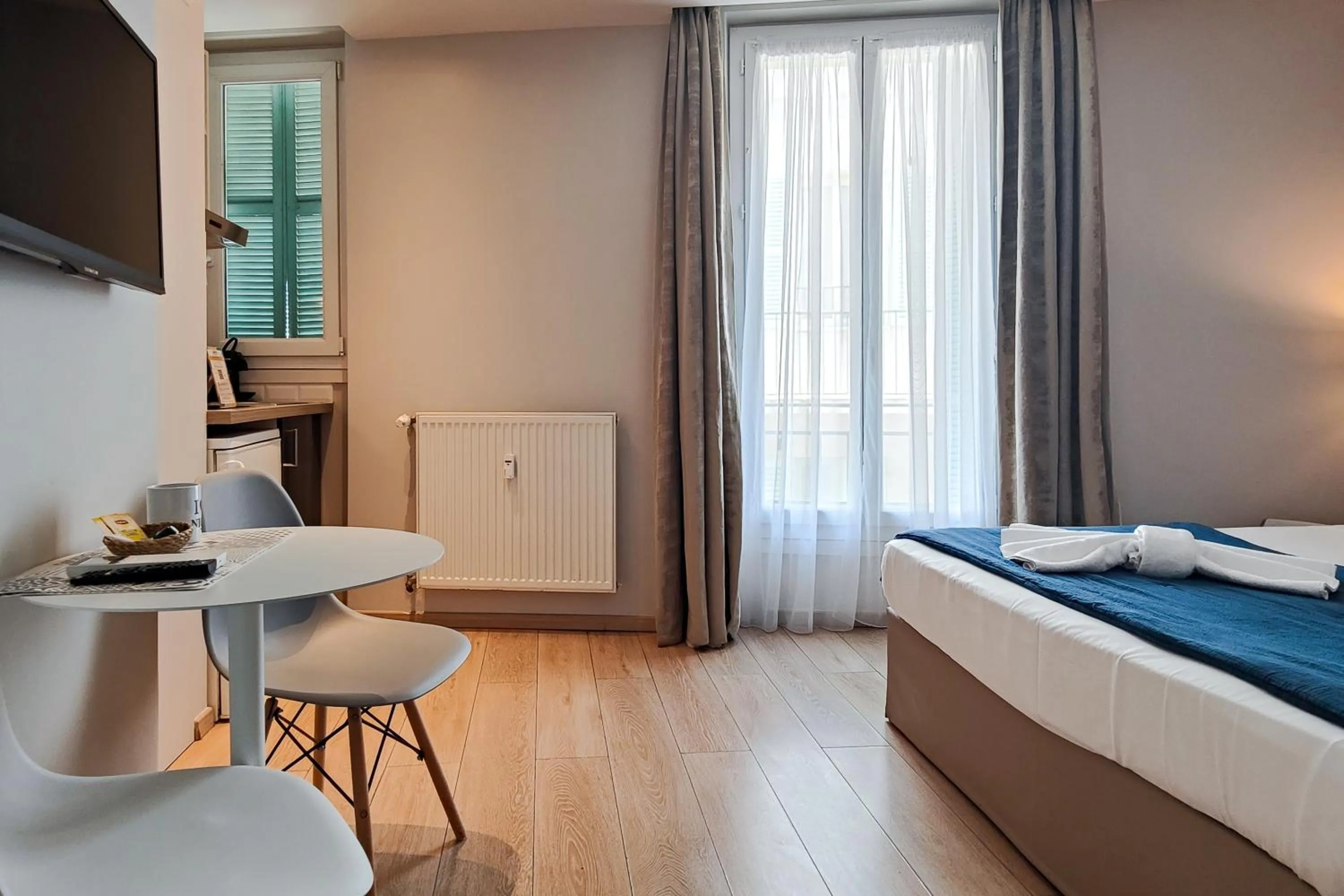 Photo of the whole room, Bed in Aparthotel AMMI Nice Massena - ex Ajoupa