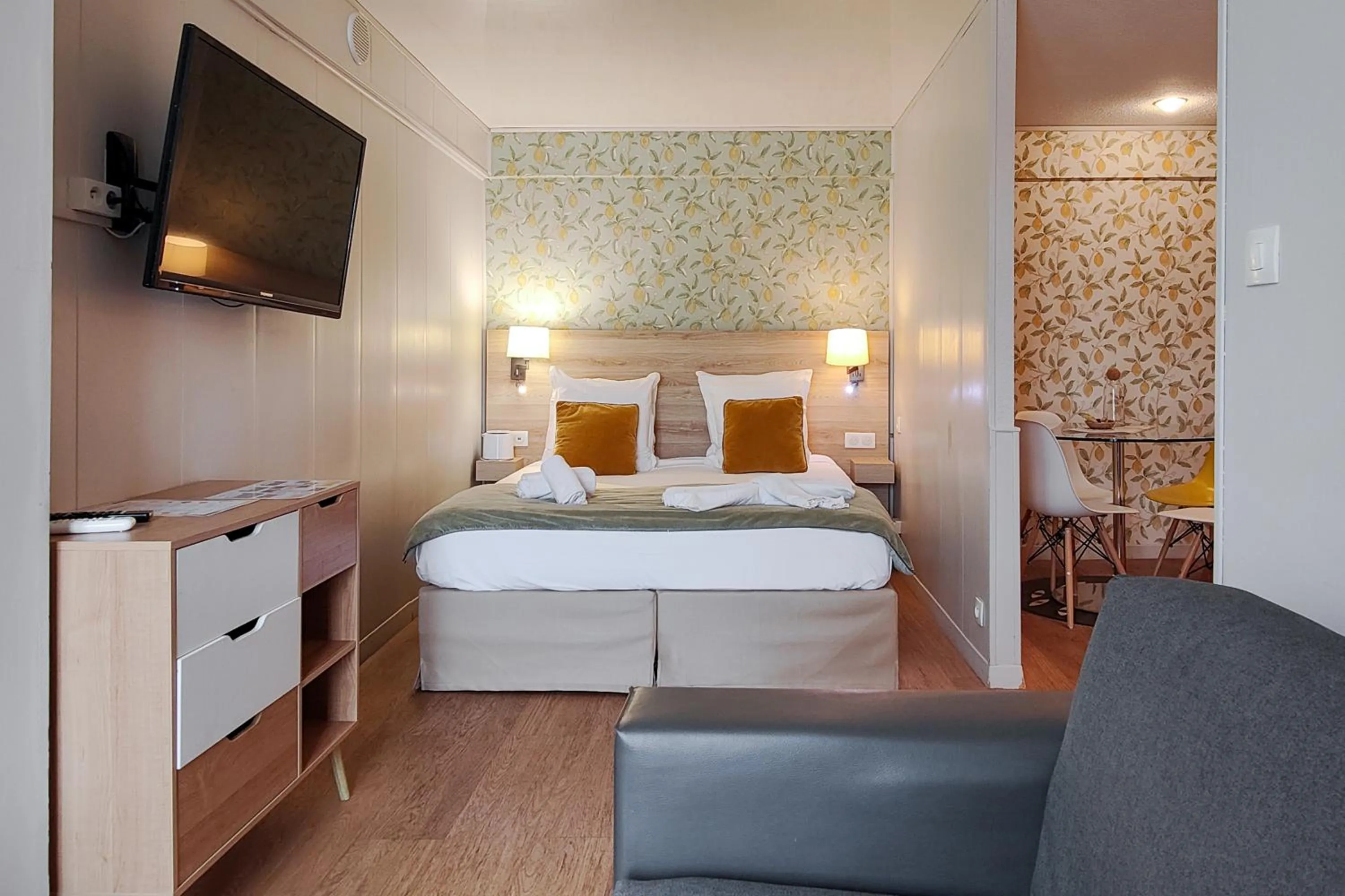 Bed in Aparthotel AMMI Nice Massena - ex Ajoupa