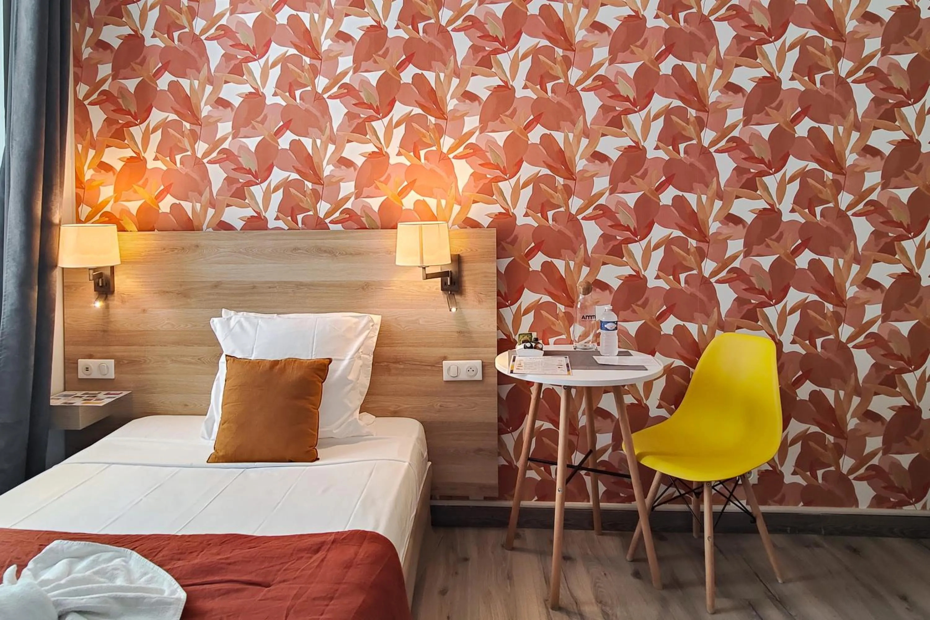 Bed in Aparthotel AMMI Nice Massena - ex Ajoupa