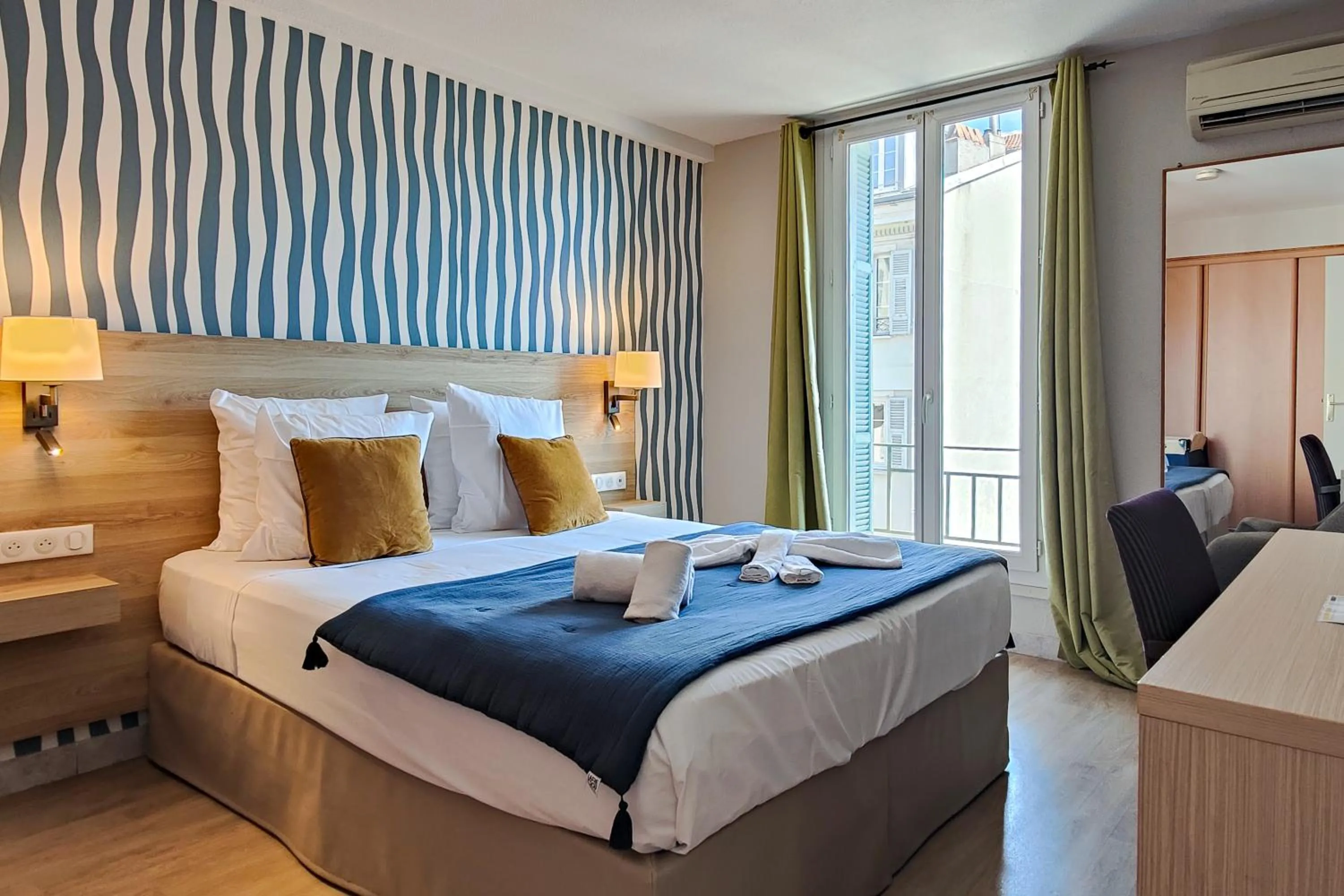 Bedroom, Bed in Aparthotel AMMI Nice Massena - ex Ajoupa