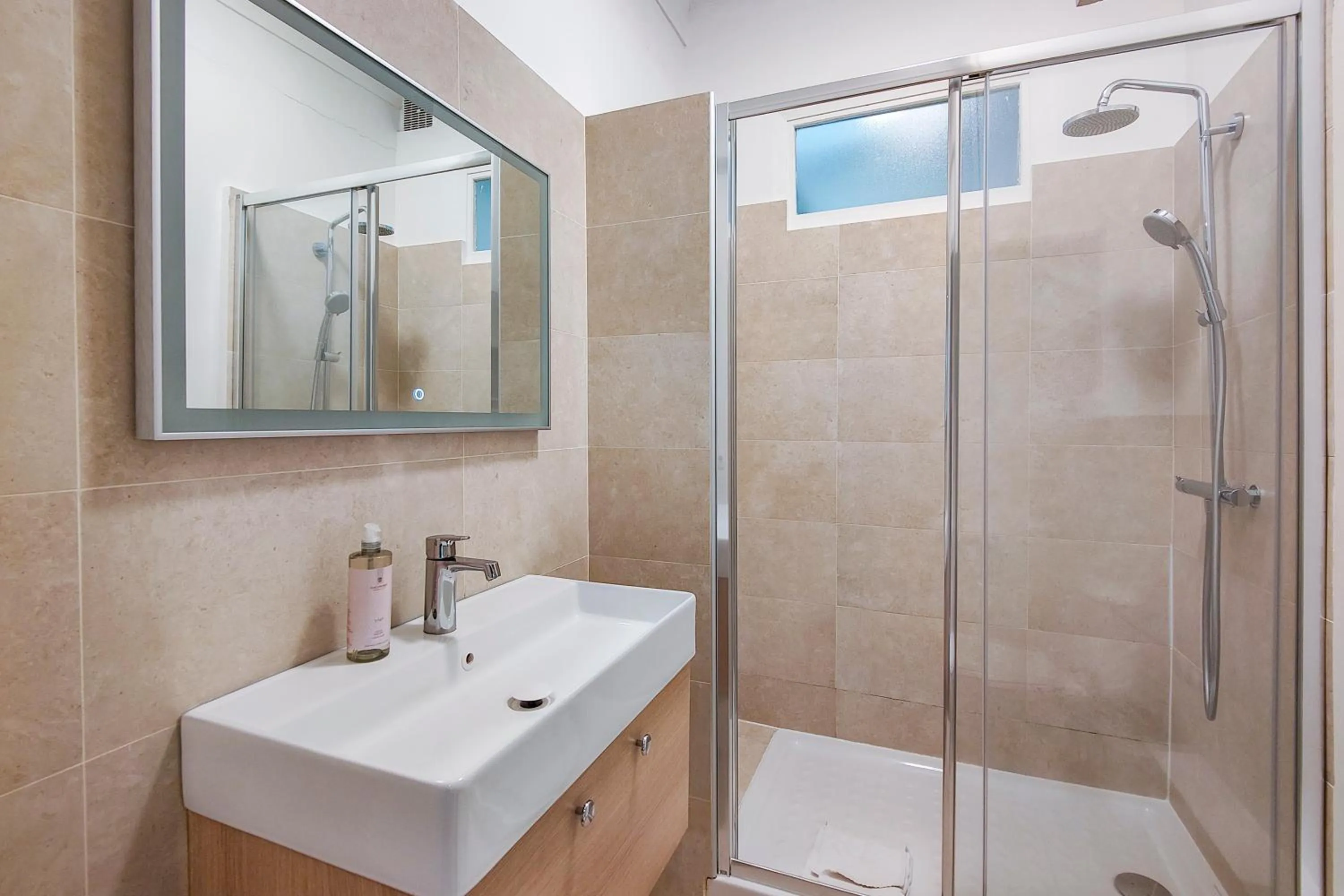 Bathroom in Aparthotel AMMI Nice Massena - ex Ajoupa