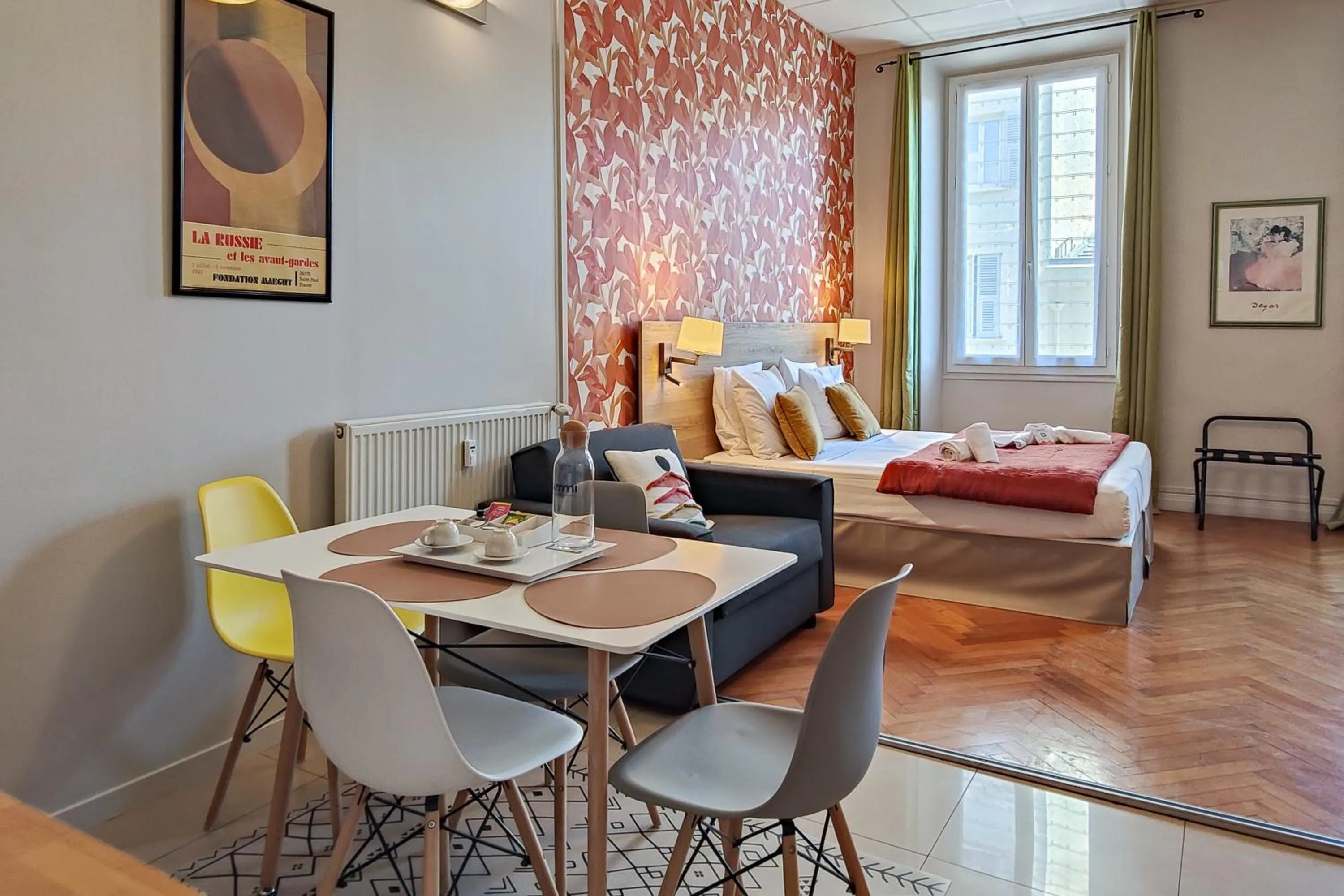 Dining area, Bed in Aparthotel AMMI Nice Massena - ex Ajoupa