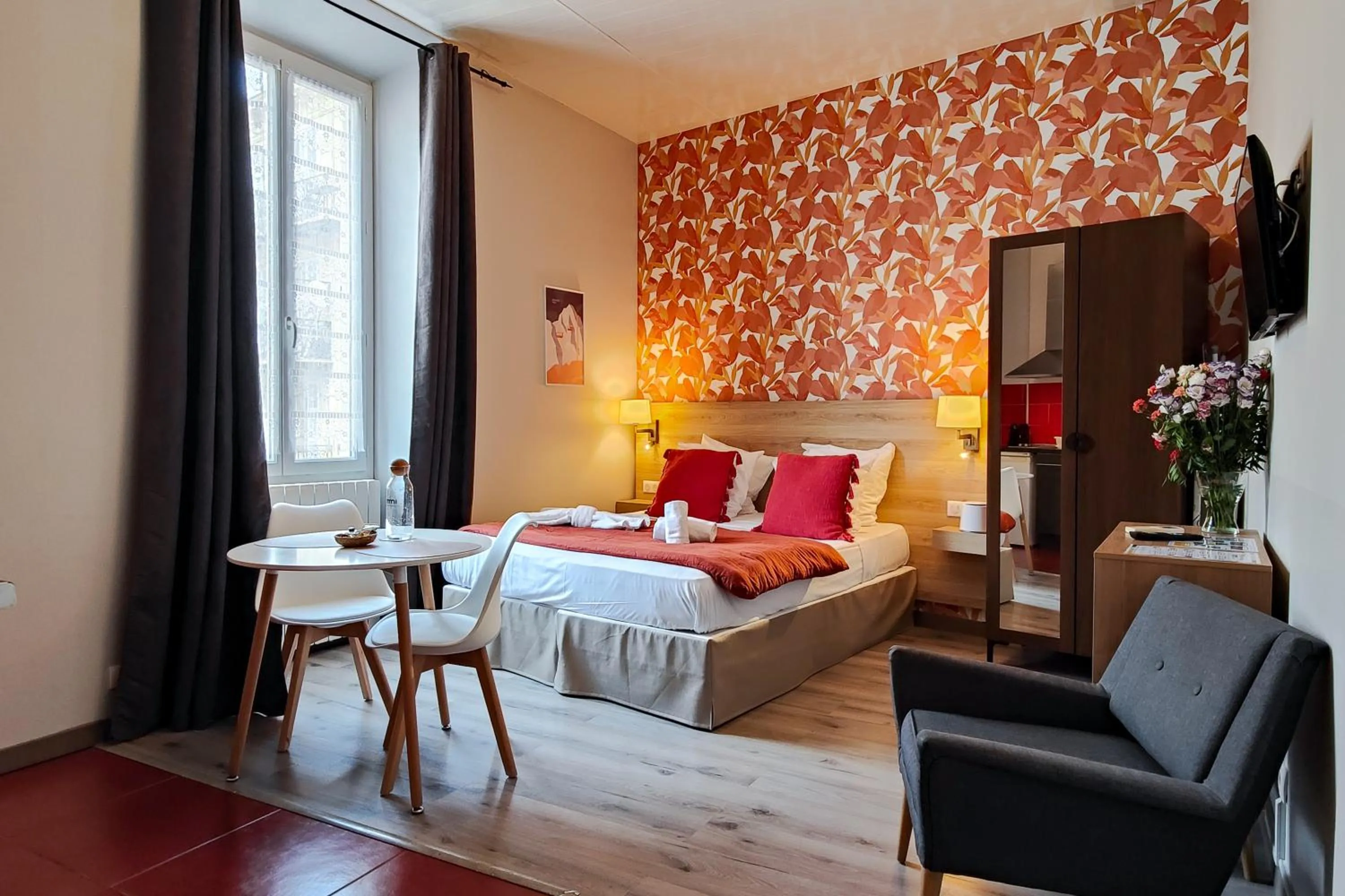 Seating area, Bed in Aparthotel AMMI Nice Massena - ex Ajoupa