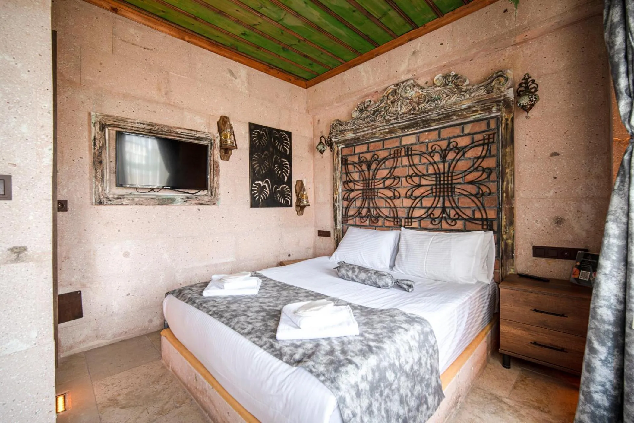 Bed in Deluna Cappadocia