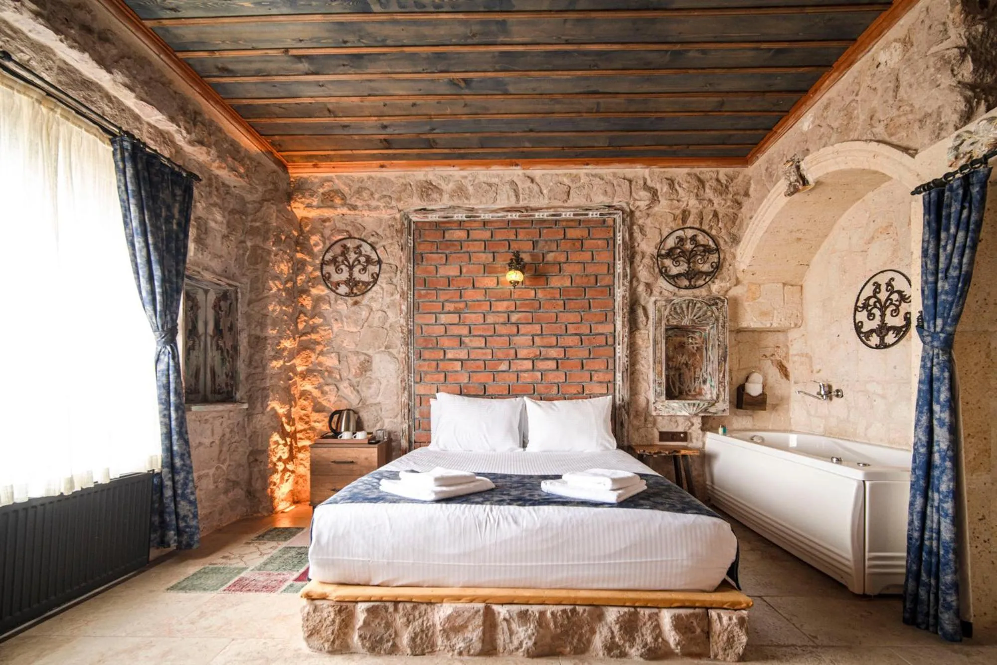 Bed in Deluna Cappadocia