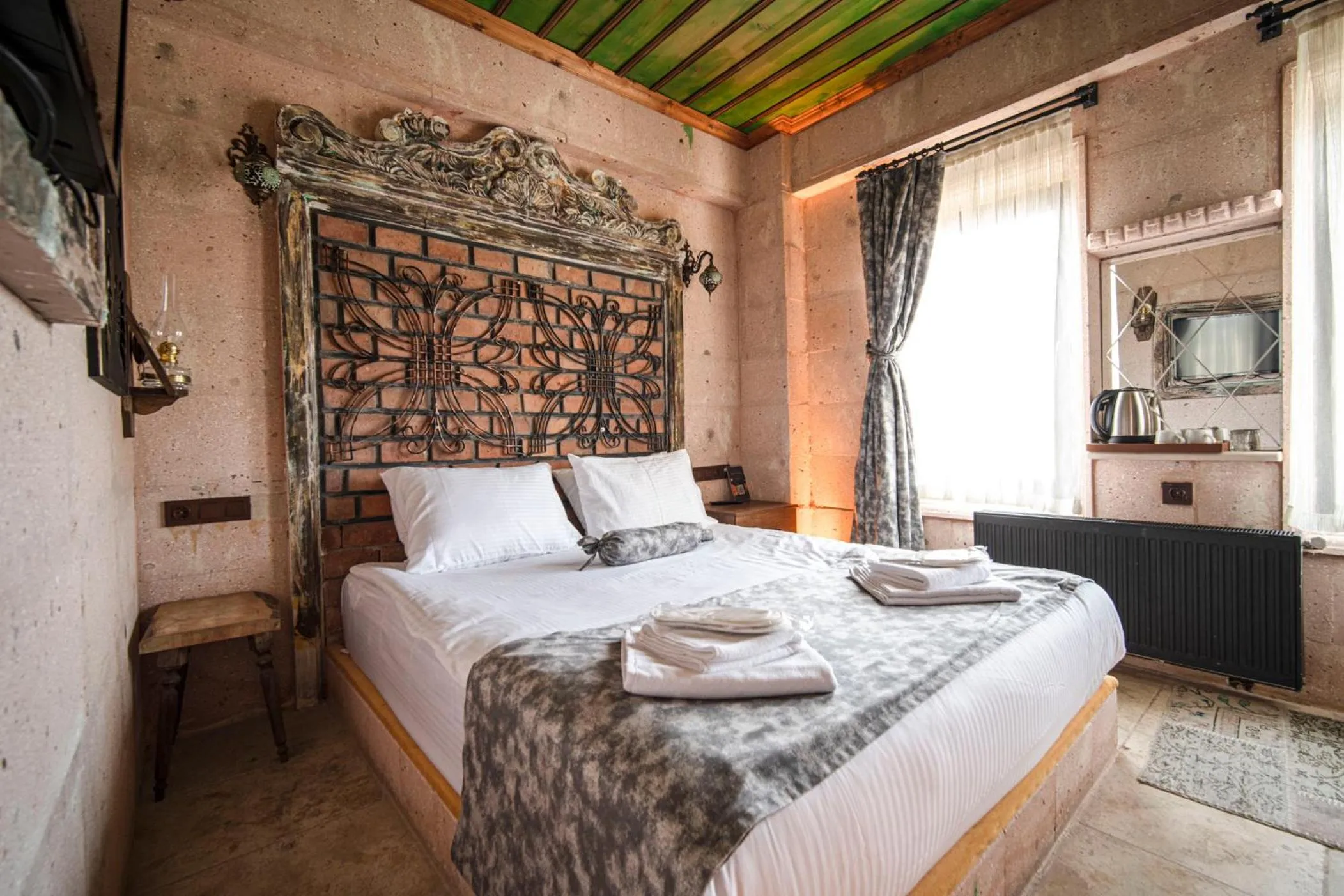 Bed in Deluna Cappadocia