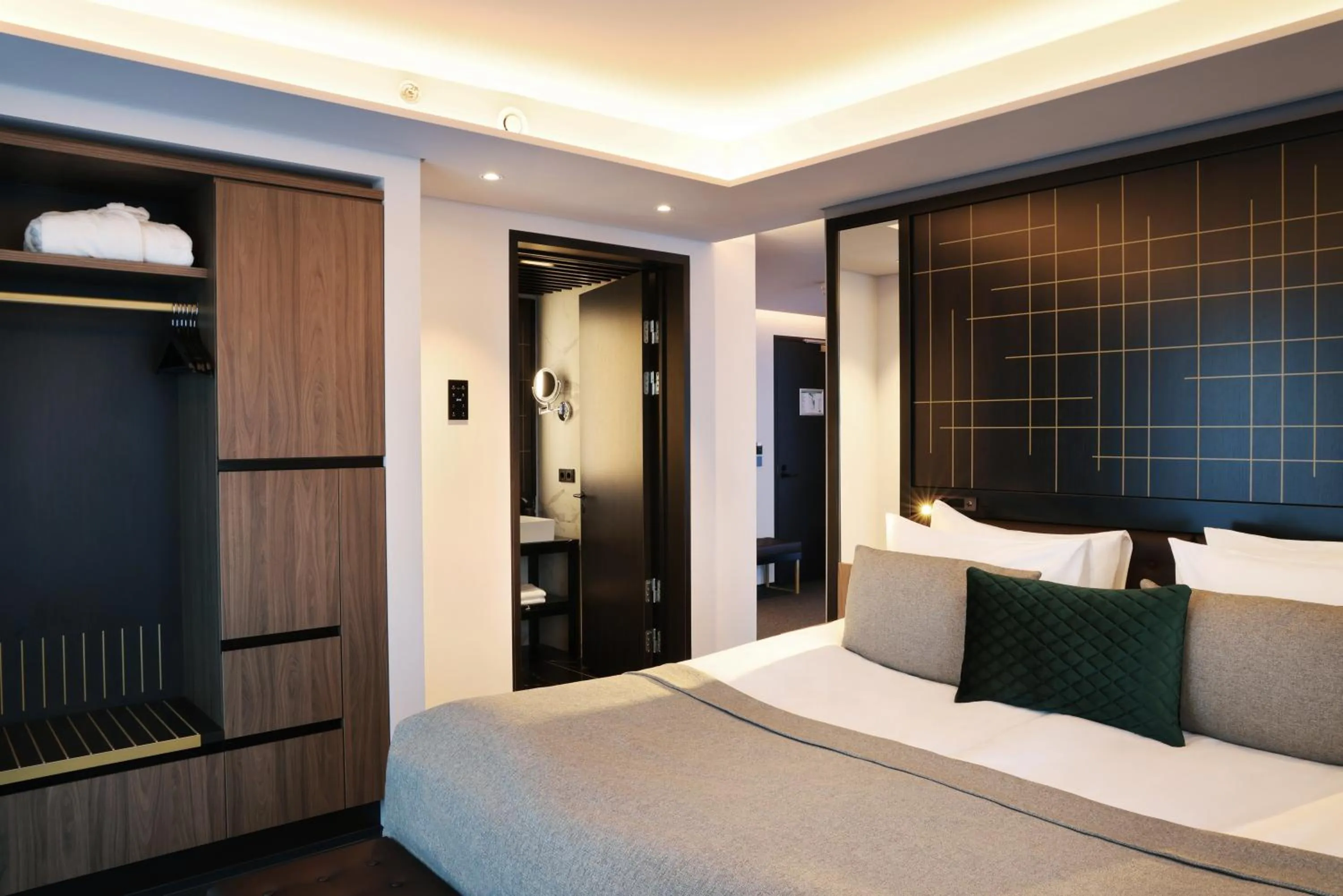 Bedroom, Bed in Hotel Reykjavík Saga