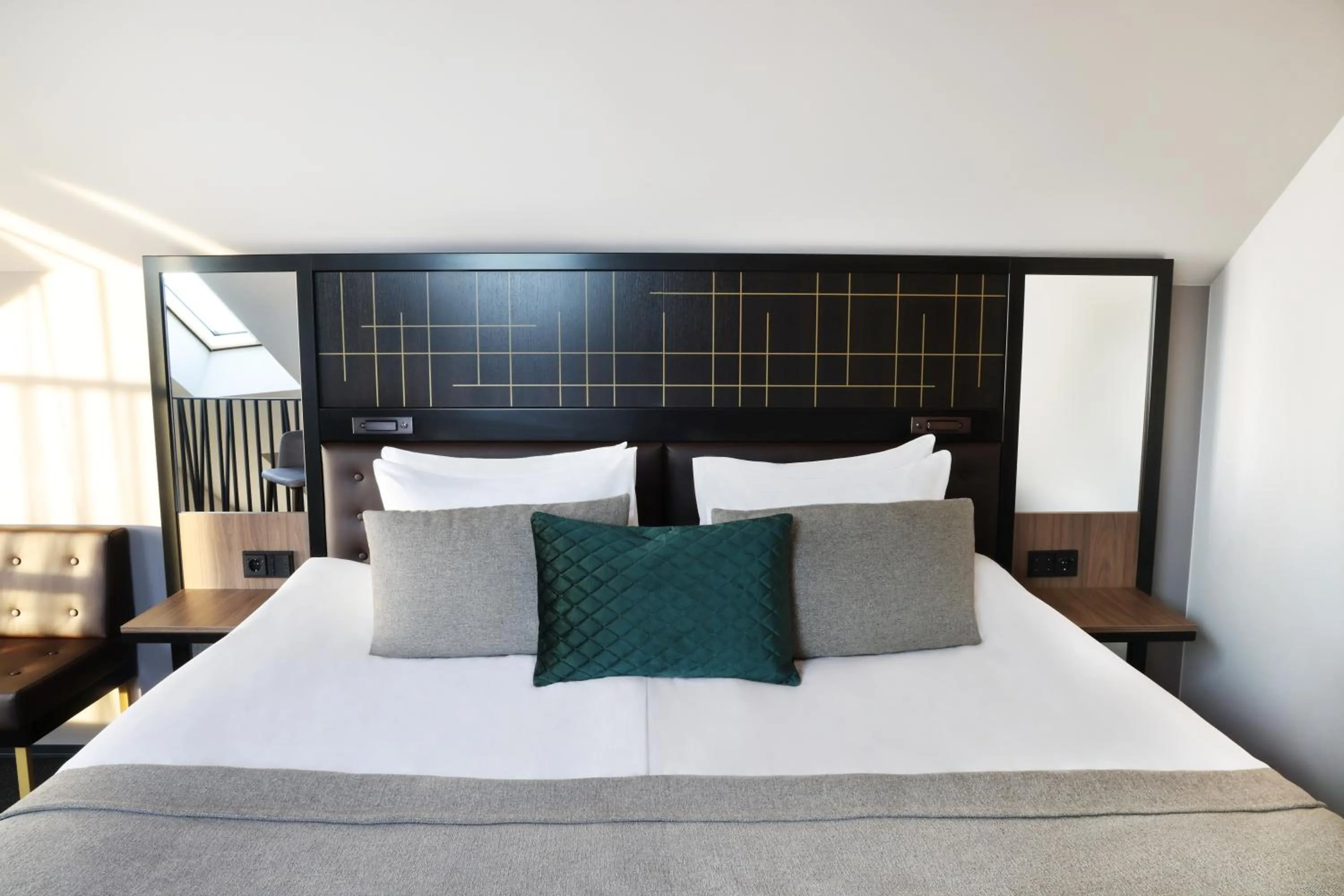 Bedroom, Bed in Hotel Reykjavík Saga