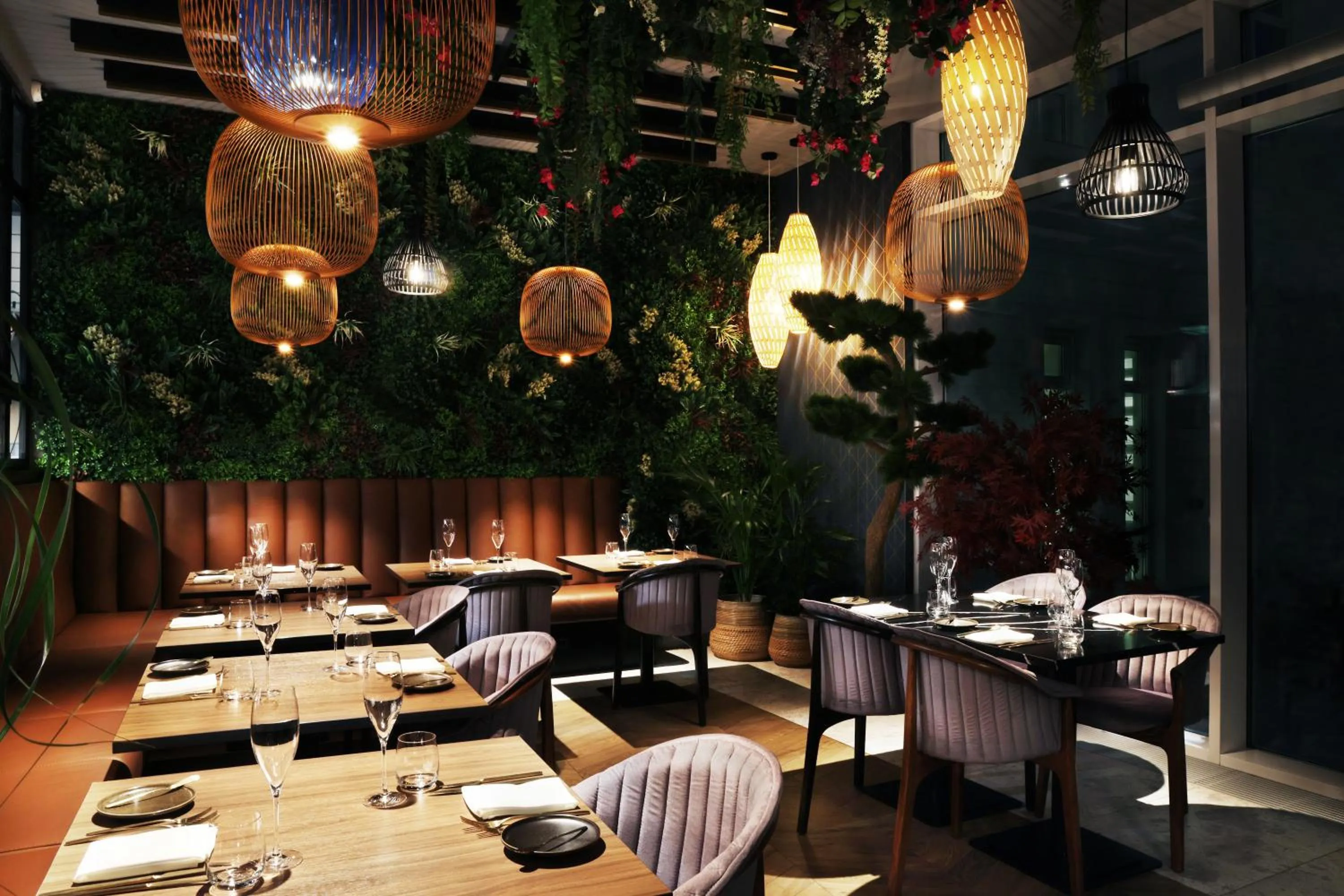 Restaurant/places to eat in Hotel Reykjavík Saga