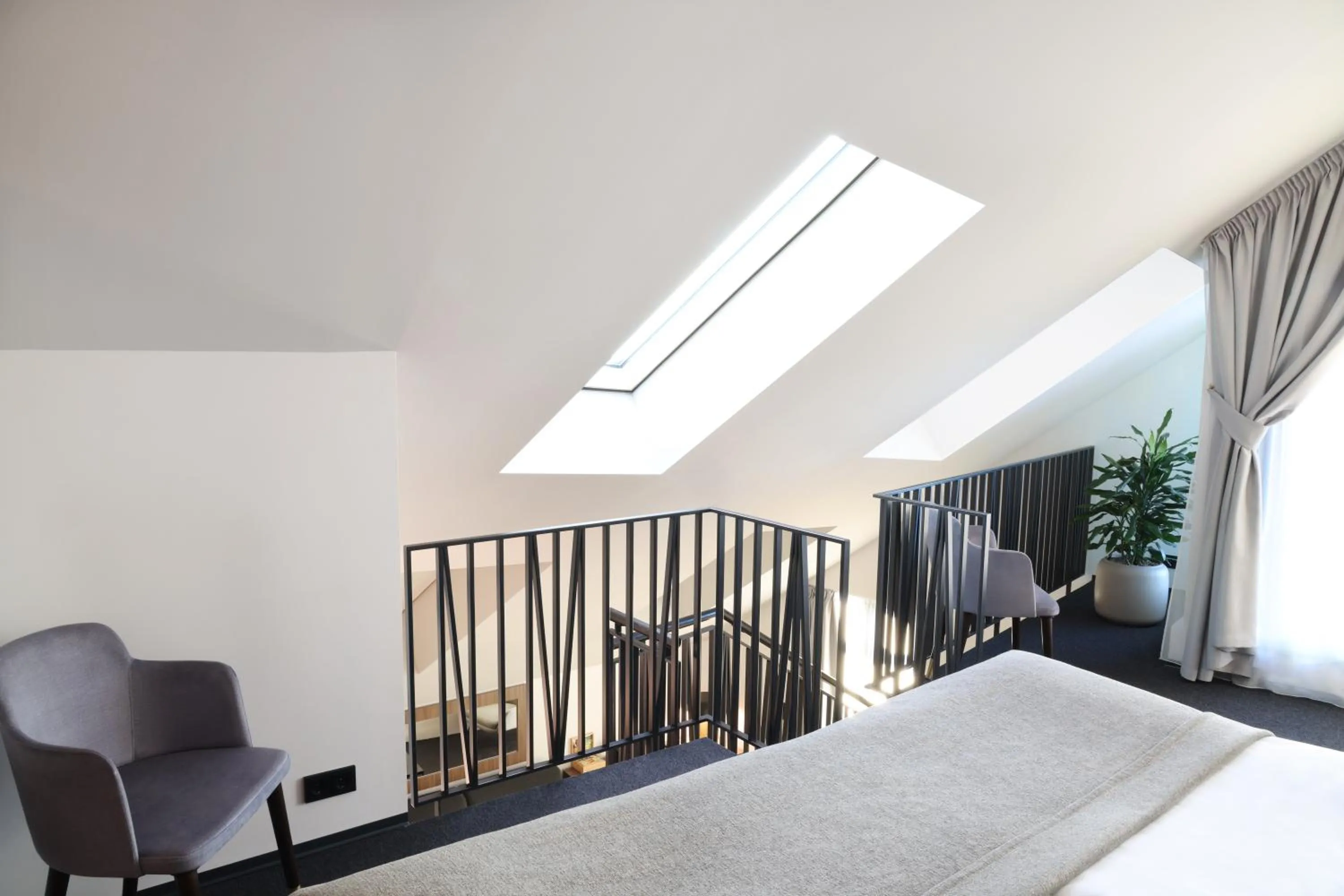 Bedroom, Bed in Hotel Reykjavík Saga