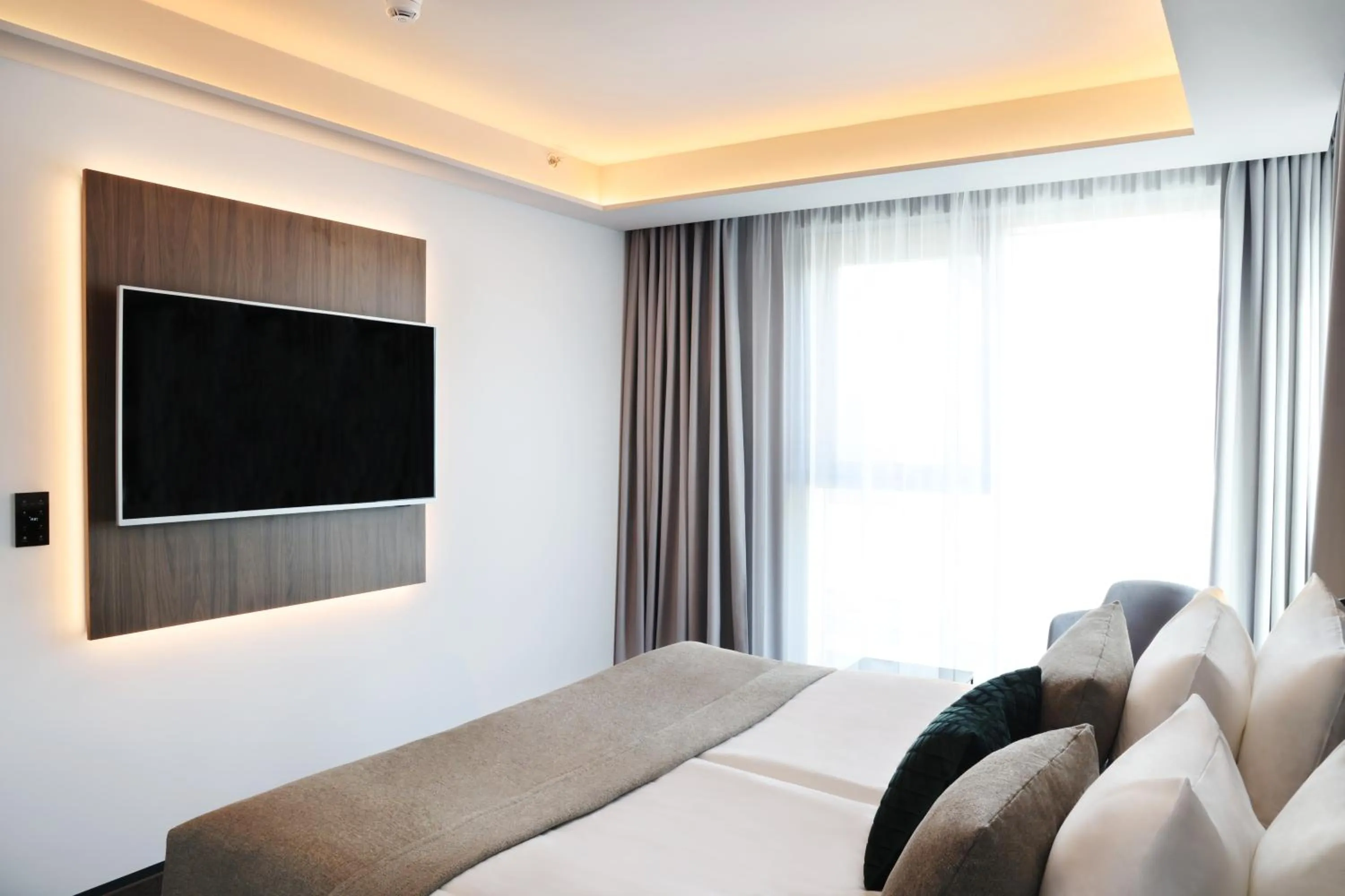 Bedroom, Bed in Hotel Reykjavík Saga