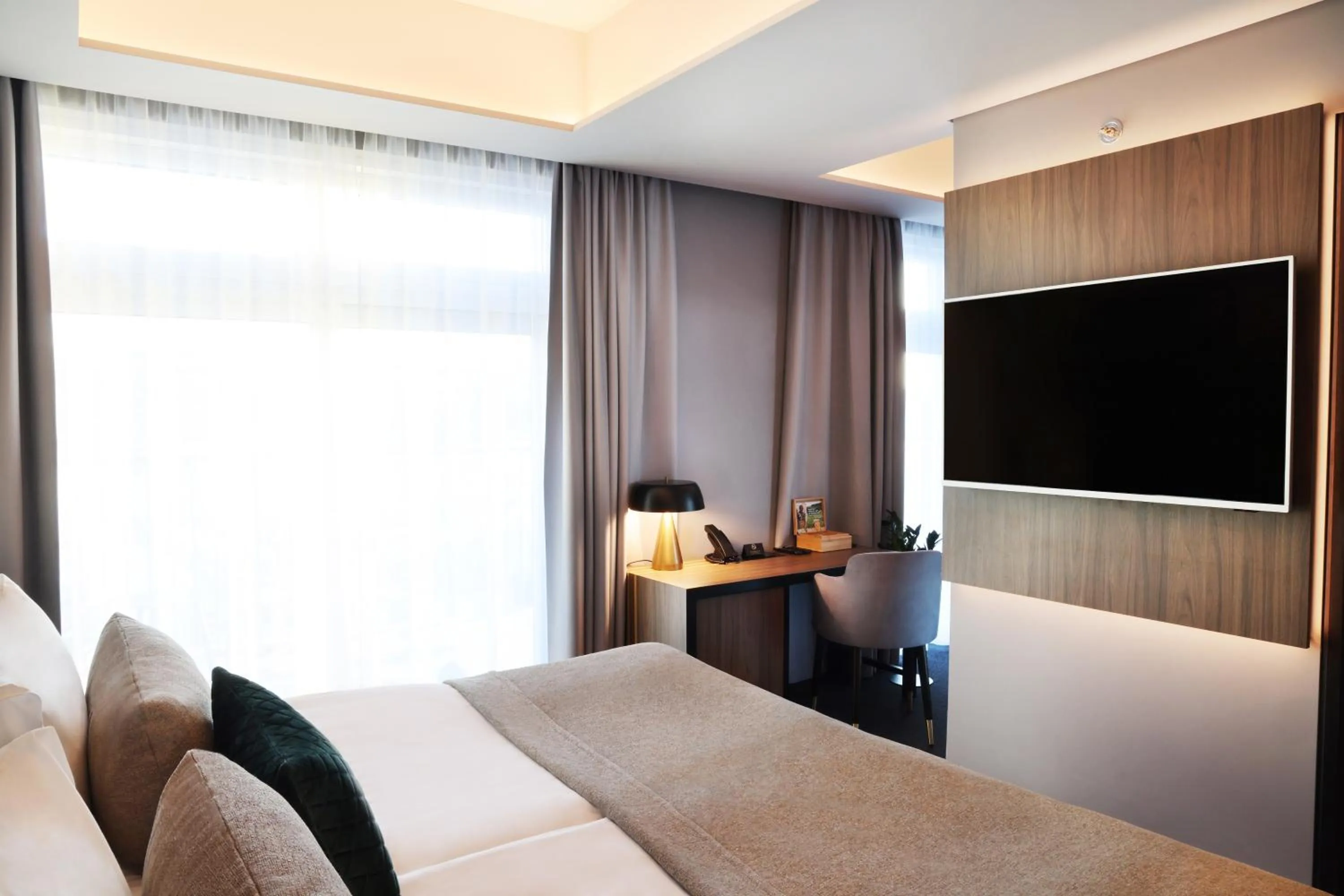 Bedroom, Bed in Hotel Reykjavík Saga