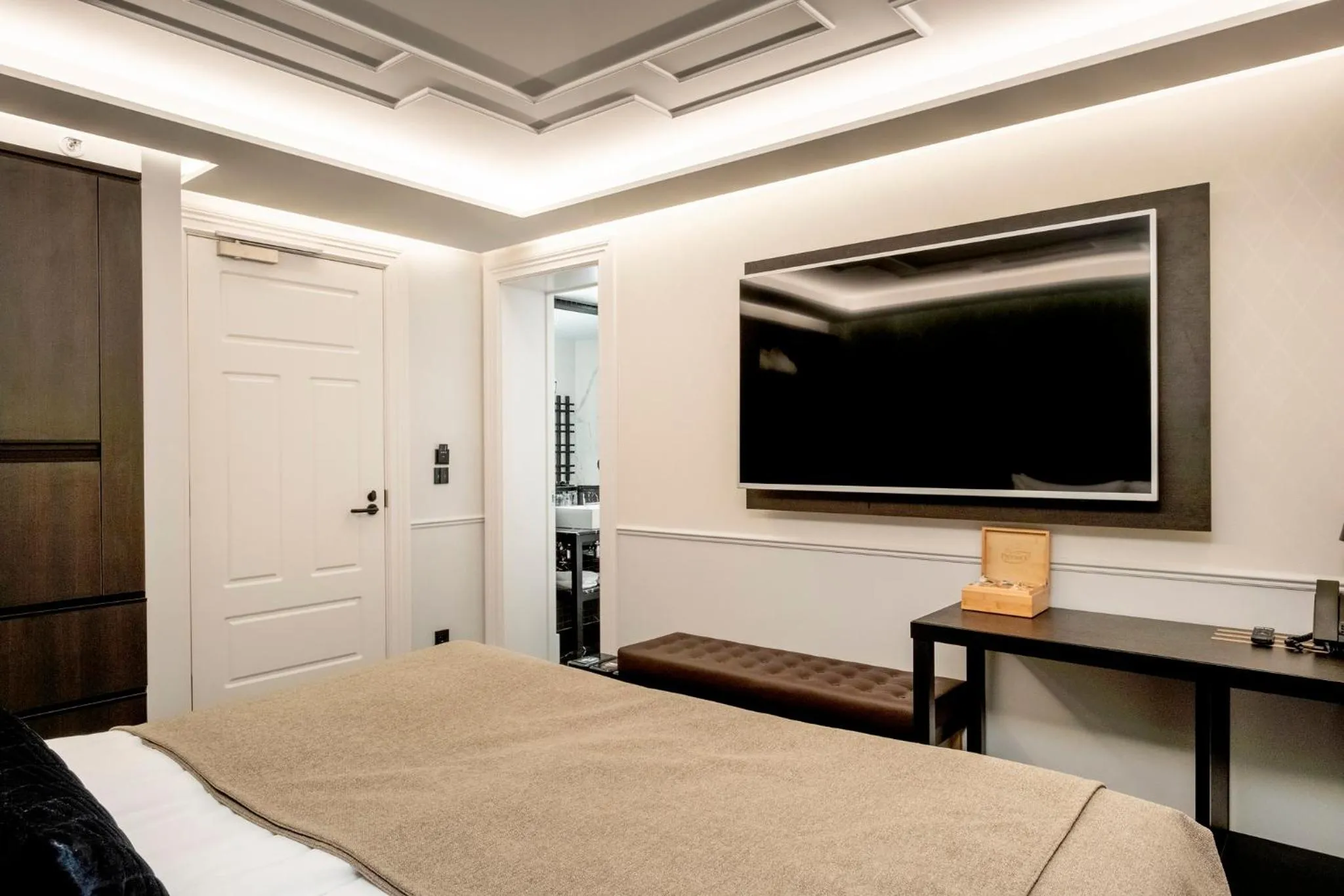 Bed in Hotel Reykjavík Saga