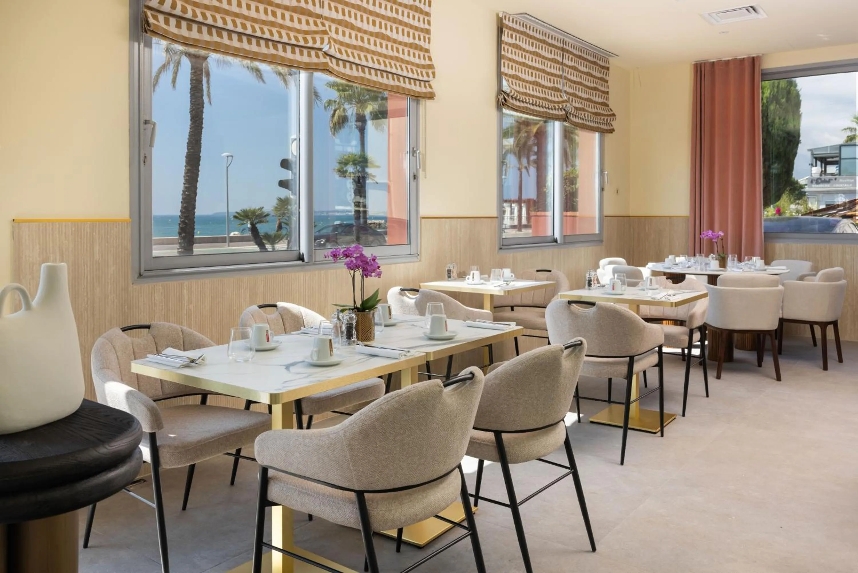 Restaurant/places to eat in Hotel Royalmar - Nouveau propriétaire