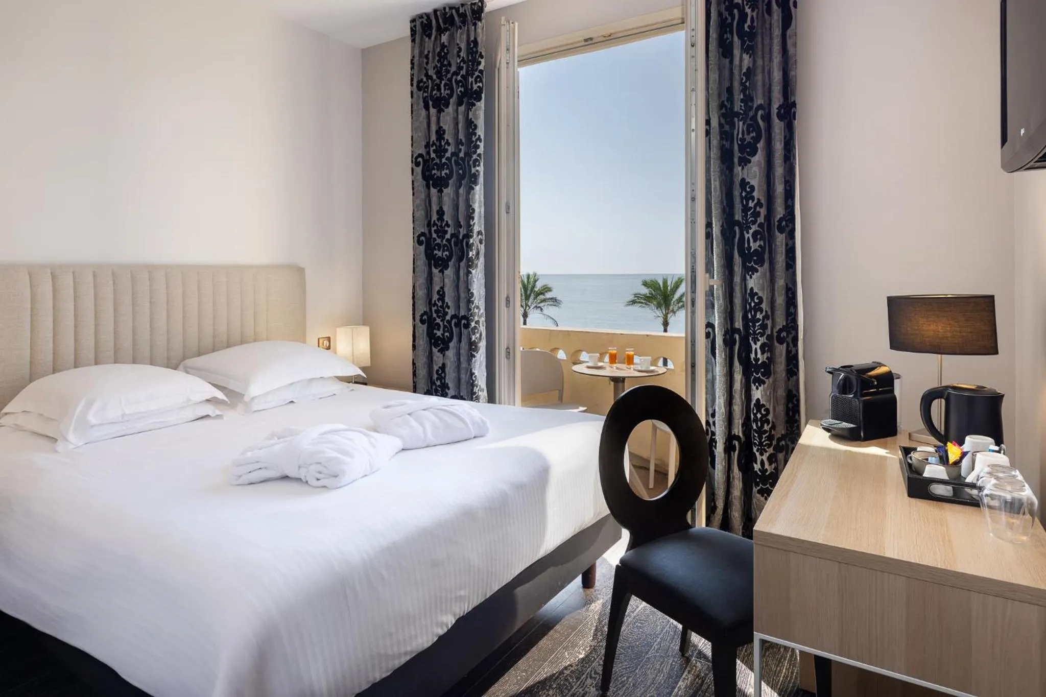 Bed in Hotel Royalmar - Nouveau propriétaire