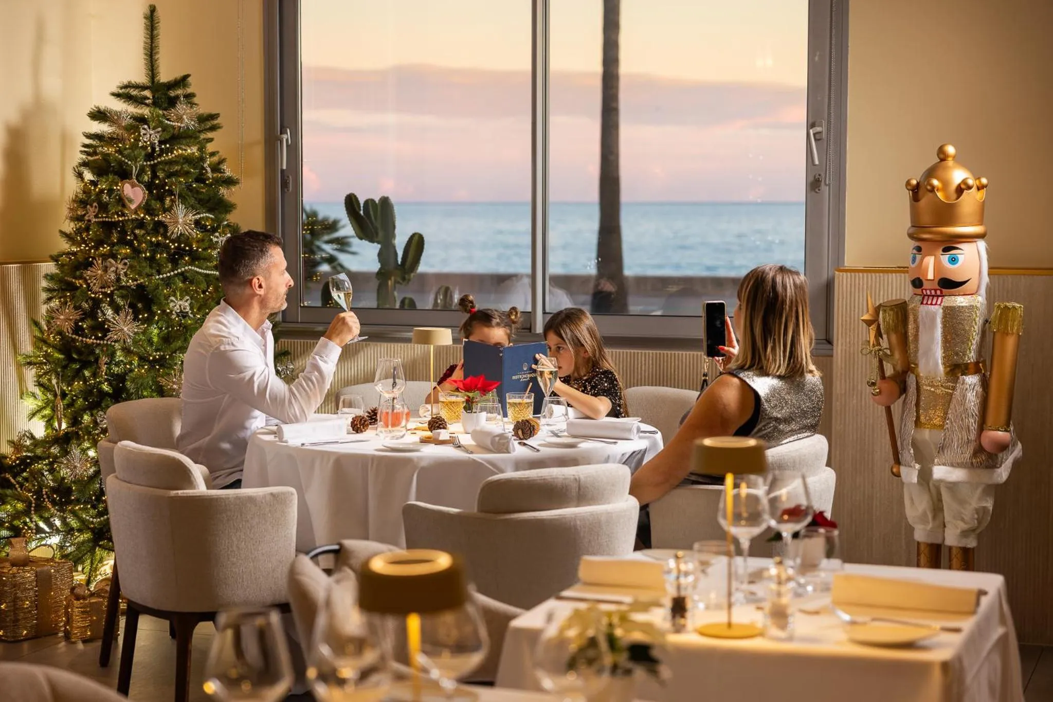 Restaurant/places to eat in Hotel Royalmar - Nouveau propriétaire