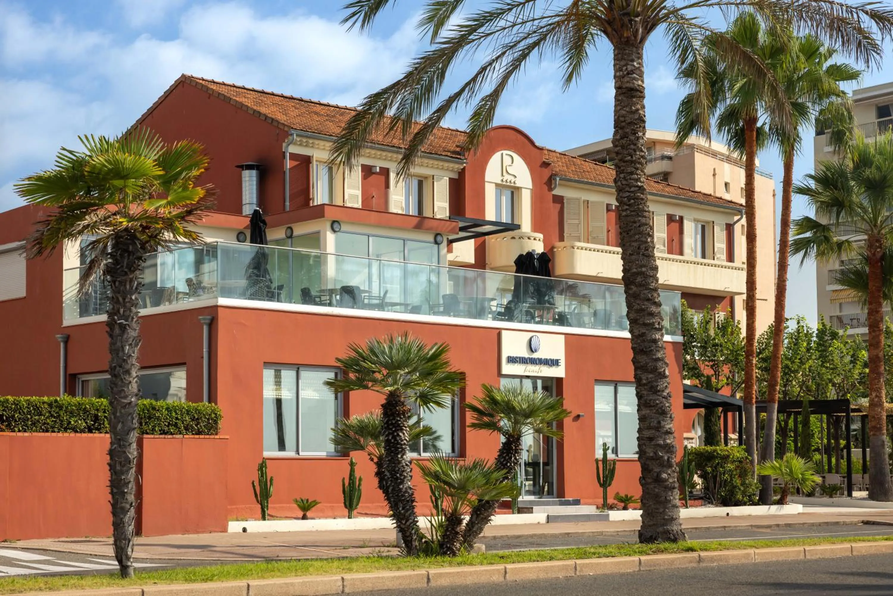 Property building in Hotel Royalmar - Nouveau propriétaire