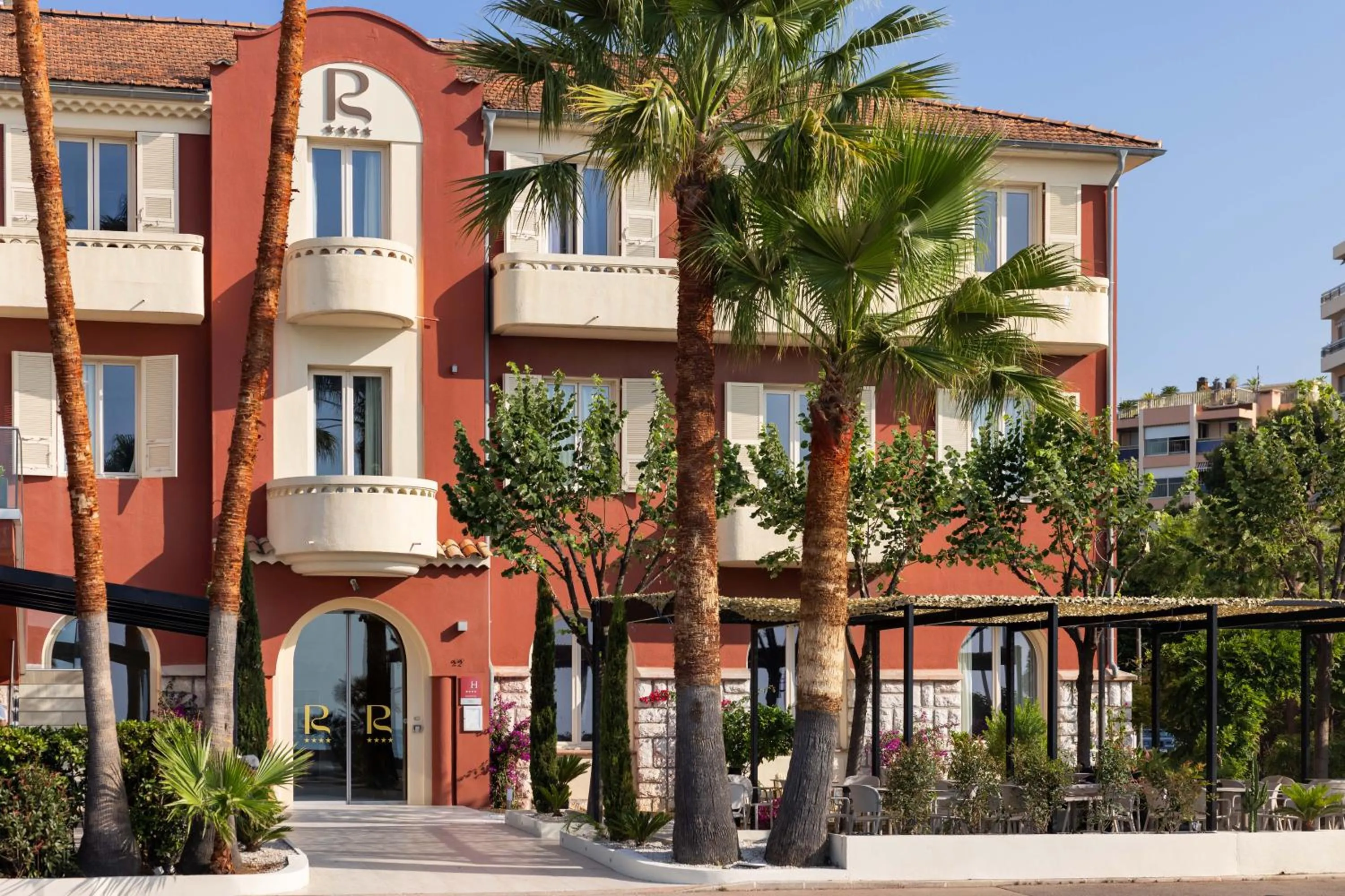 Property building in Hotel Royalmar - Nouveau propriétaire