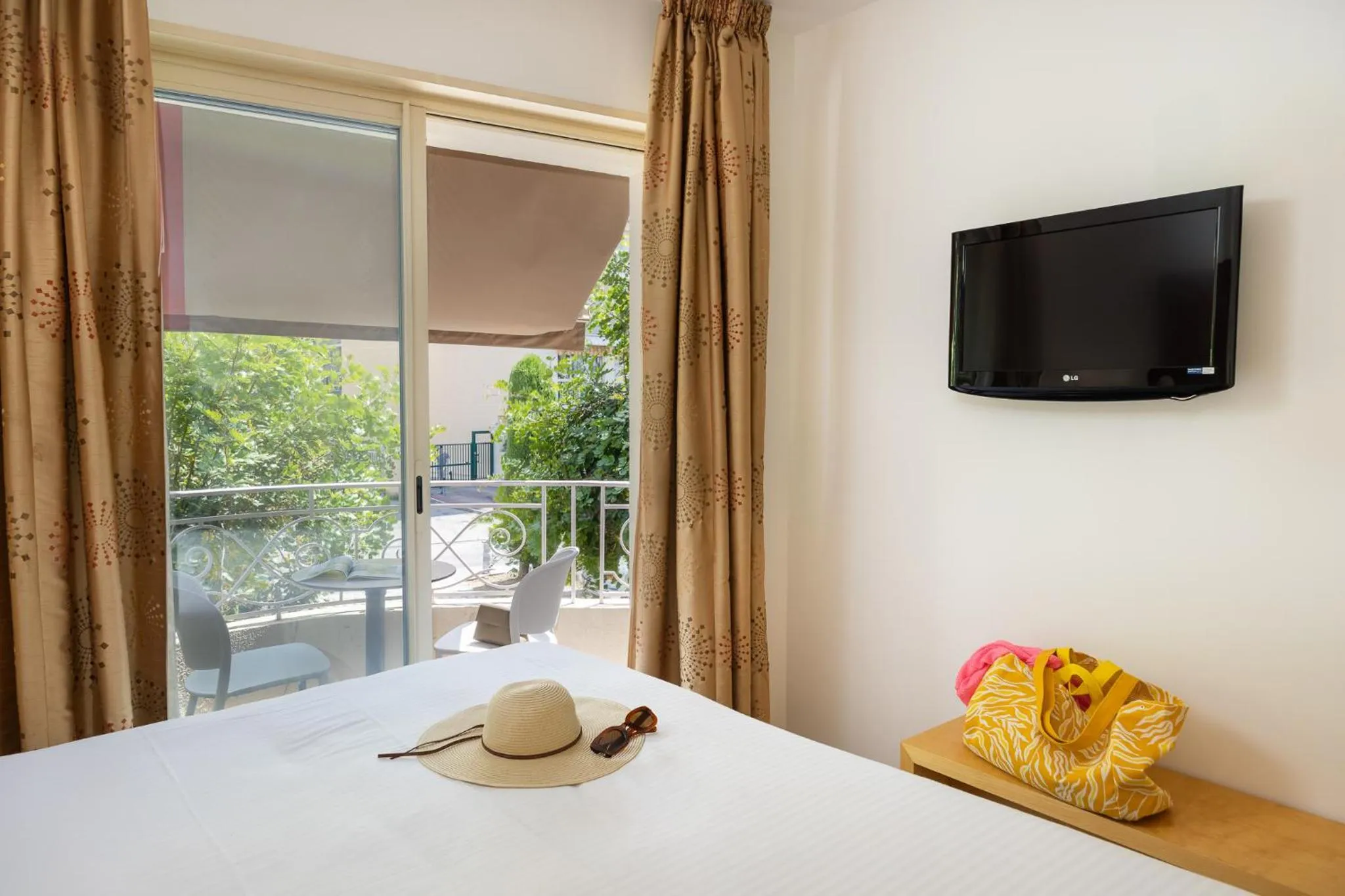 Bed in Hotel Royalmar - Nouveau propriétaire