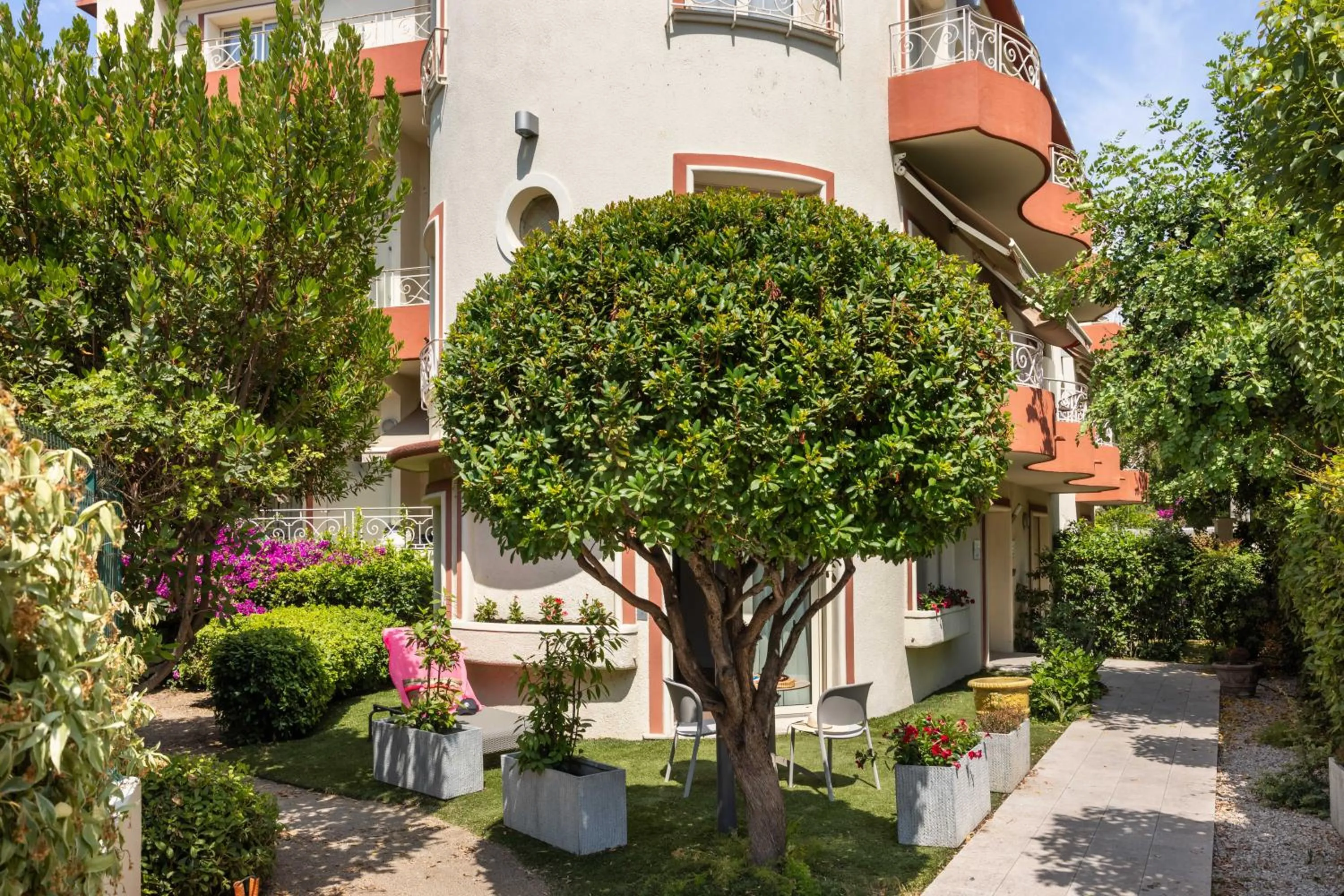 Property building in Hotel Royalmar - Nouveau propriétaire