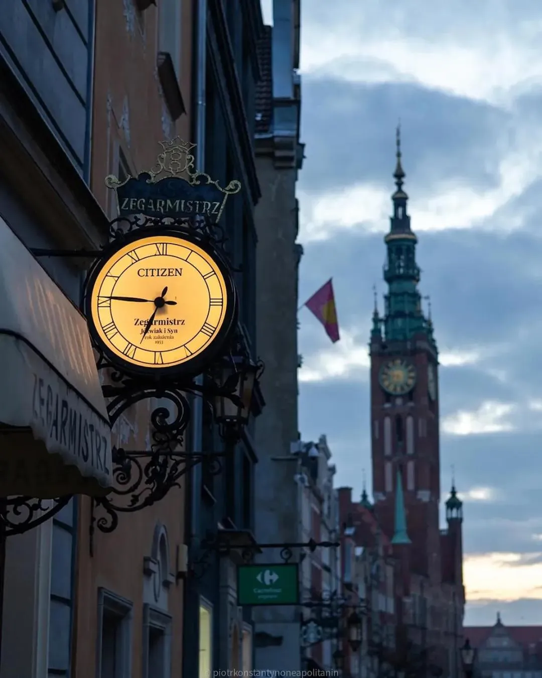 Day in Baltic Gdańsk OLD TOWN by St Mary s Church