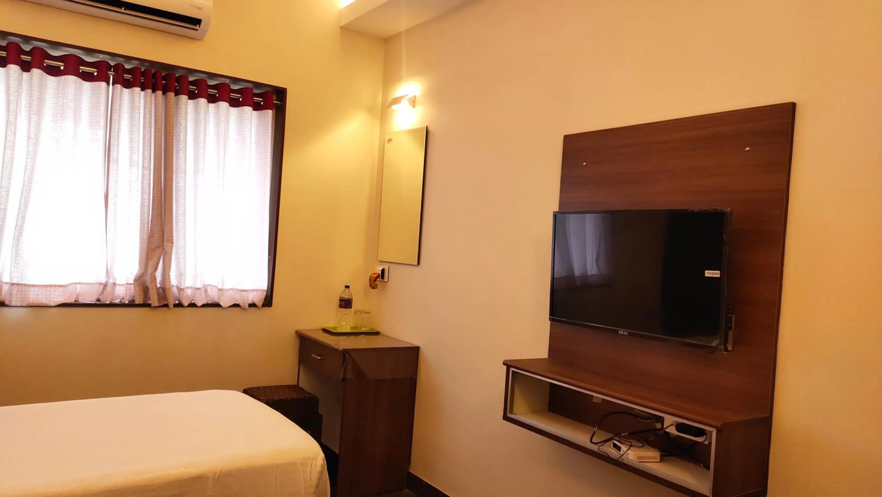 TV and multimedia, Bed in Hotel Rhythm Grand Suite