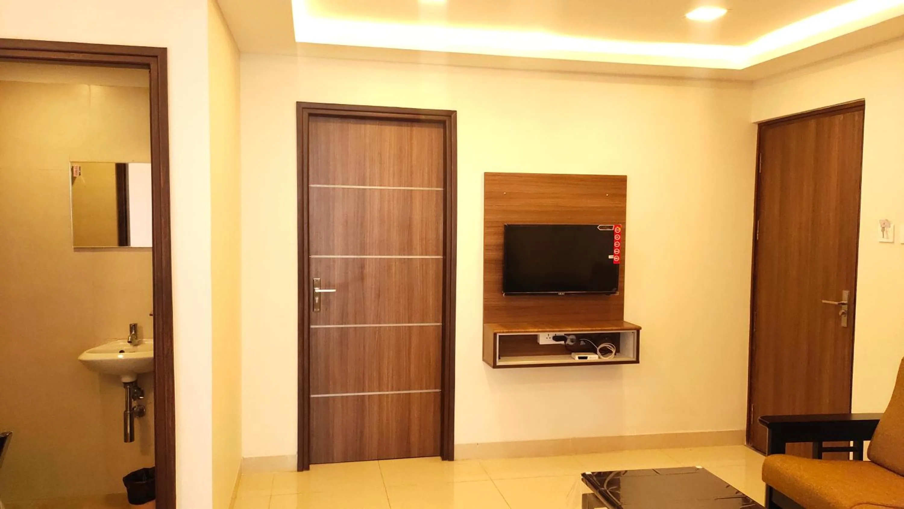 TV and multimedia in Hotel Rhythm Grand Suite