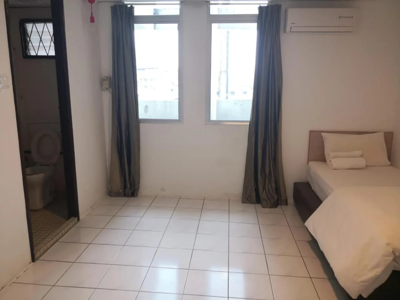 Seating area, Bed in G Star Motel