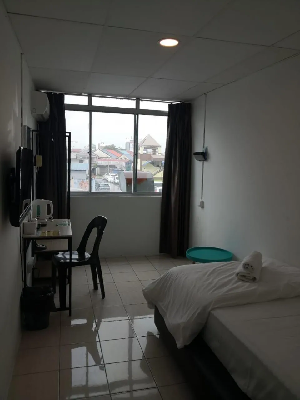 Photo of the whole room, Bed in G Star Motel