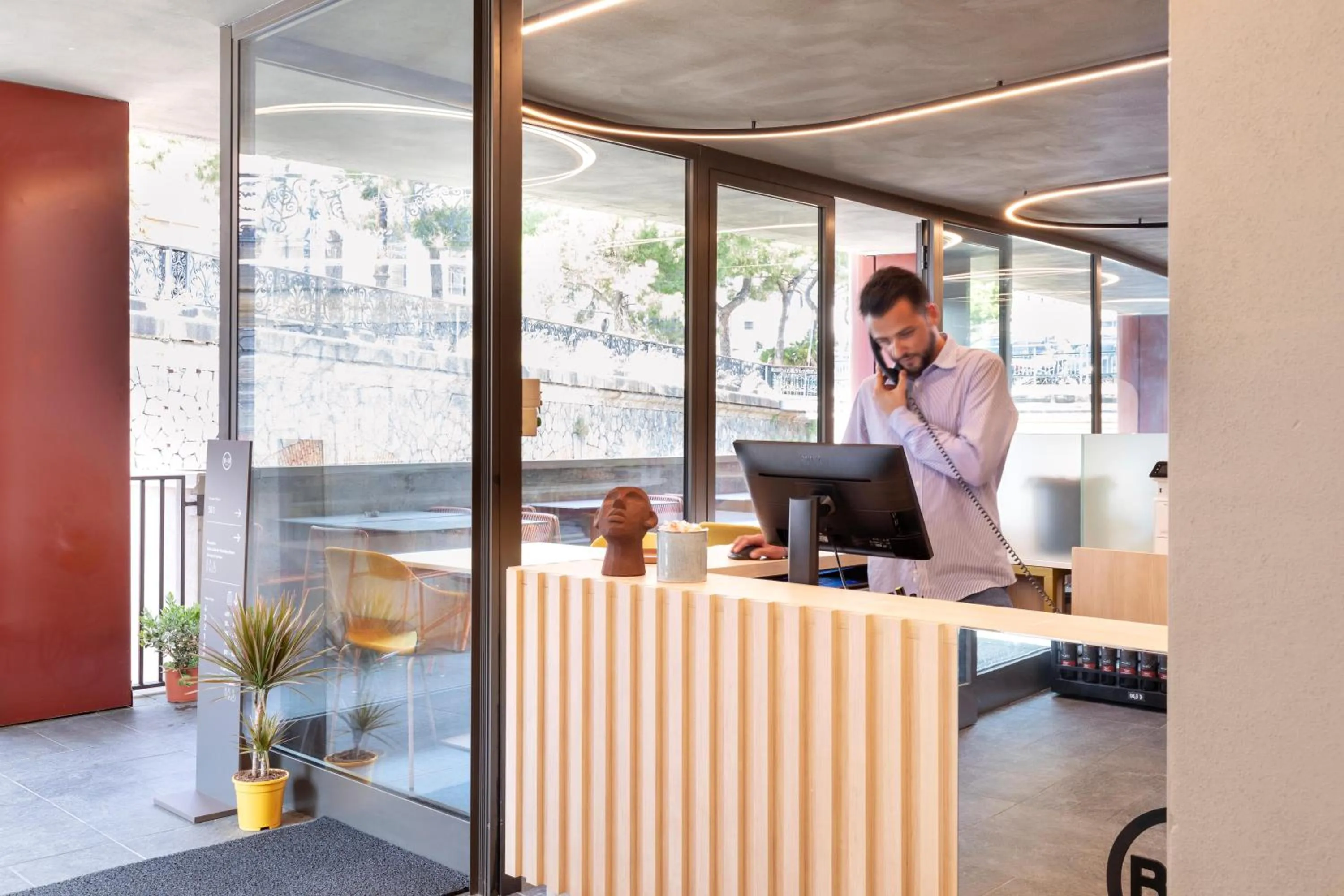 Lobby or reception in B&B Hotel Genova City Center