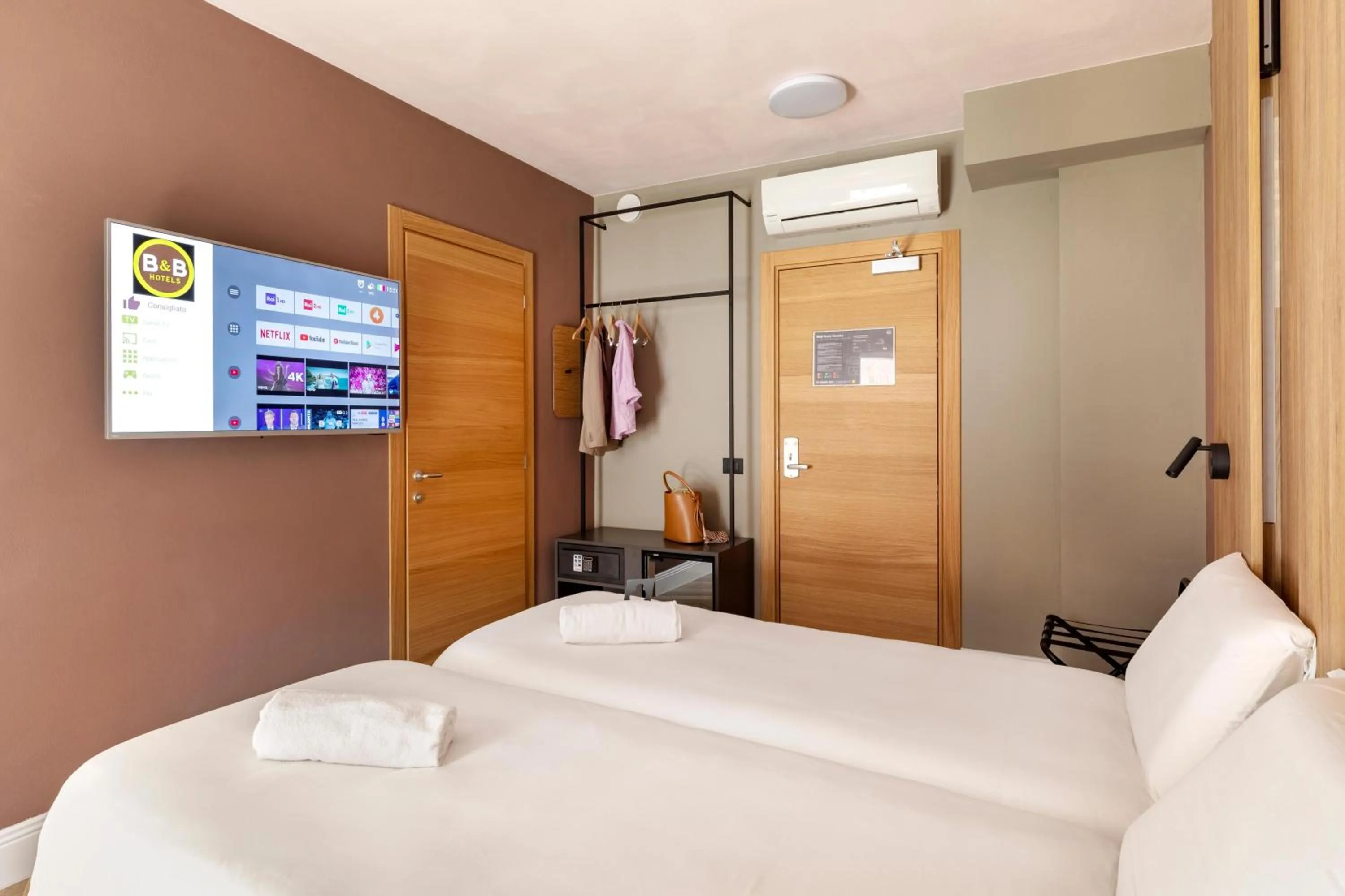 Photo of the whole room, Bed in B&B Hotel Genova City Center