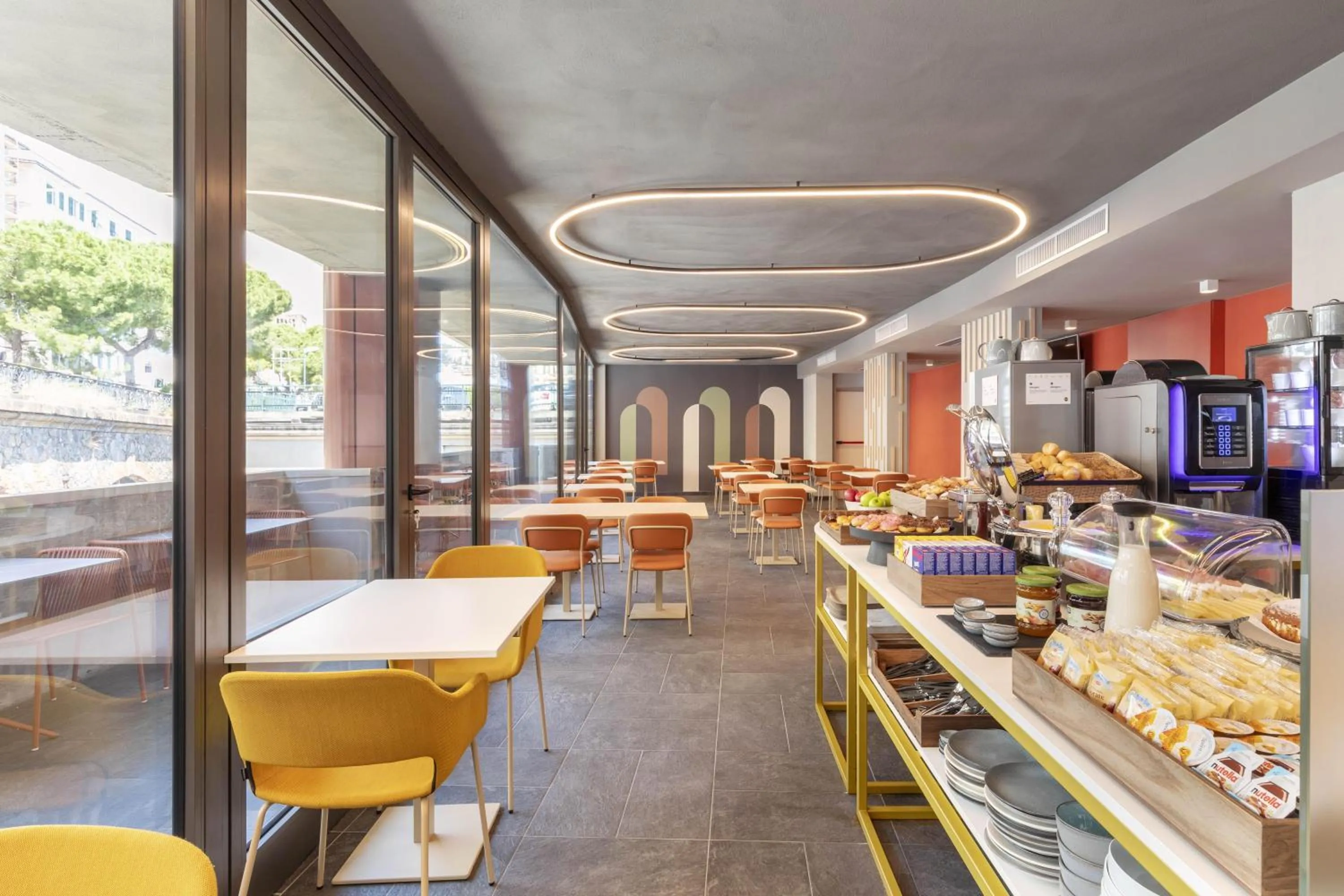 Restaurant/places to eat in B&B Hotel Genova City Center