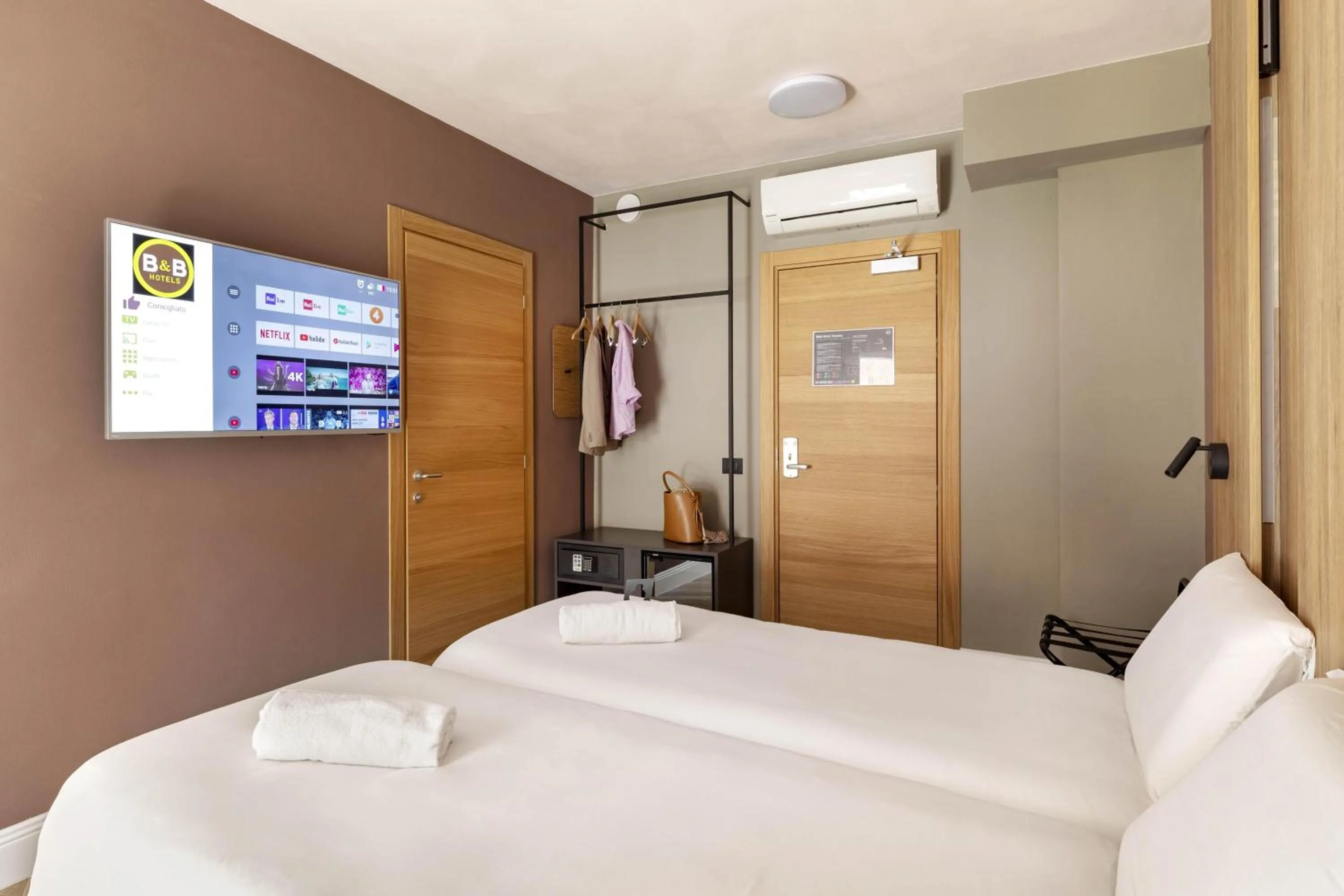 Photo of the whole room, Bed in B&B Hotel Genova City Center