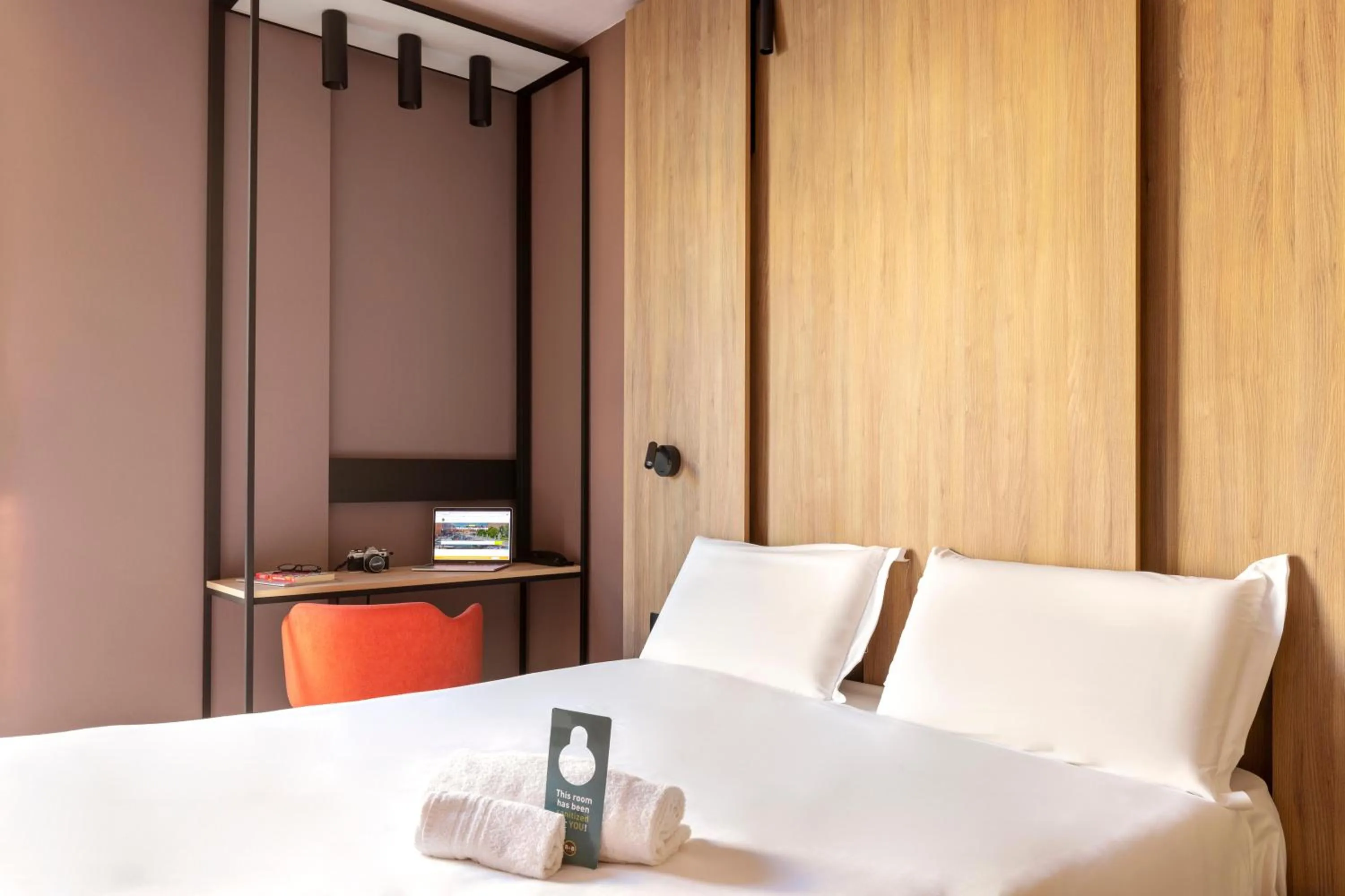 Photo of the whole room, Bed in B&B Hotel Genova City Center