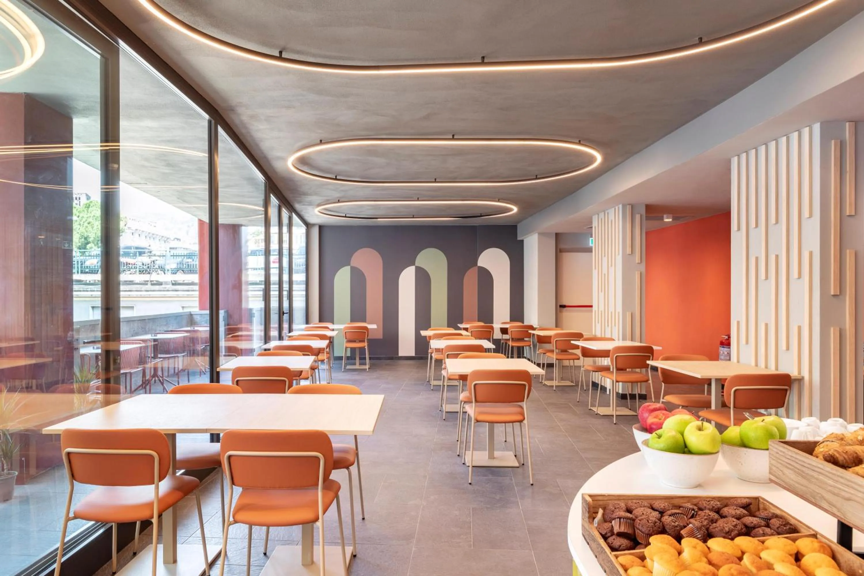 Restaurant/places to eat in B&B Hotel Genova City Center