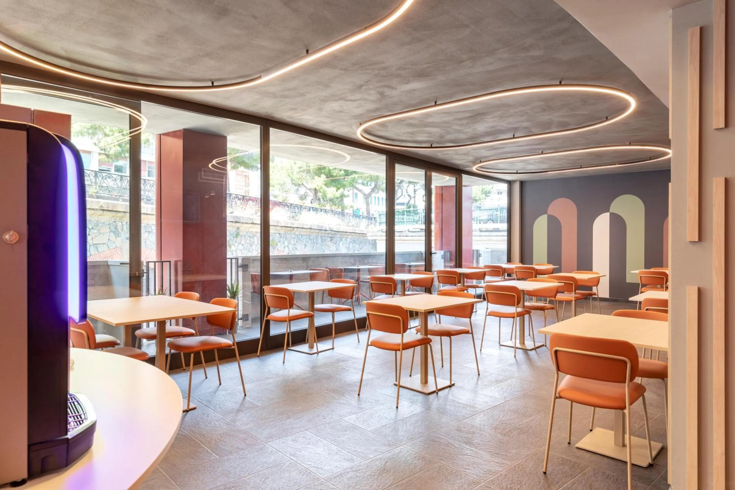 Restaurant/places to eat in B&B Hotel Genova City Center