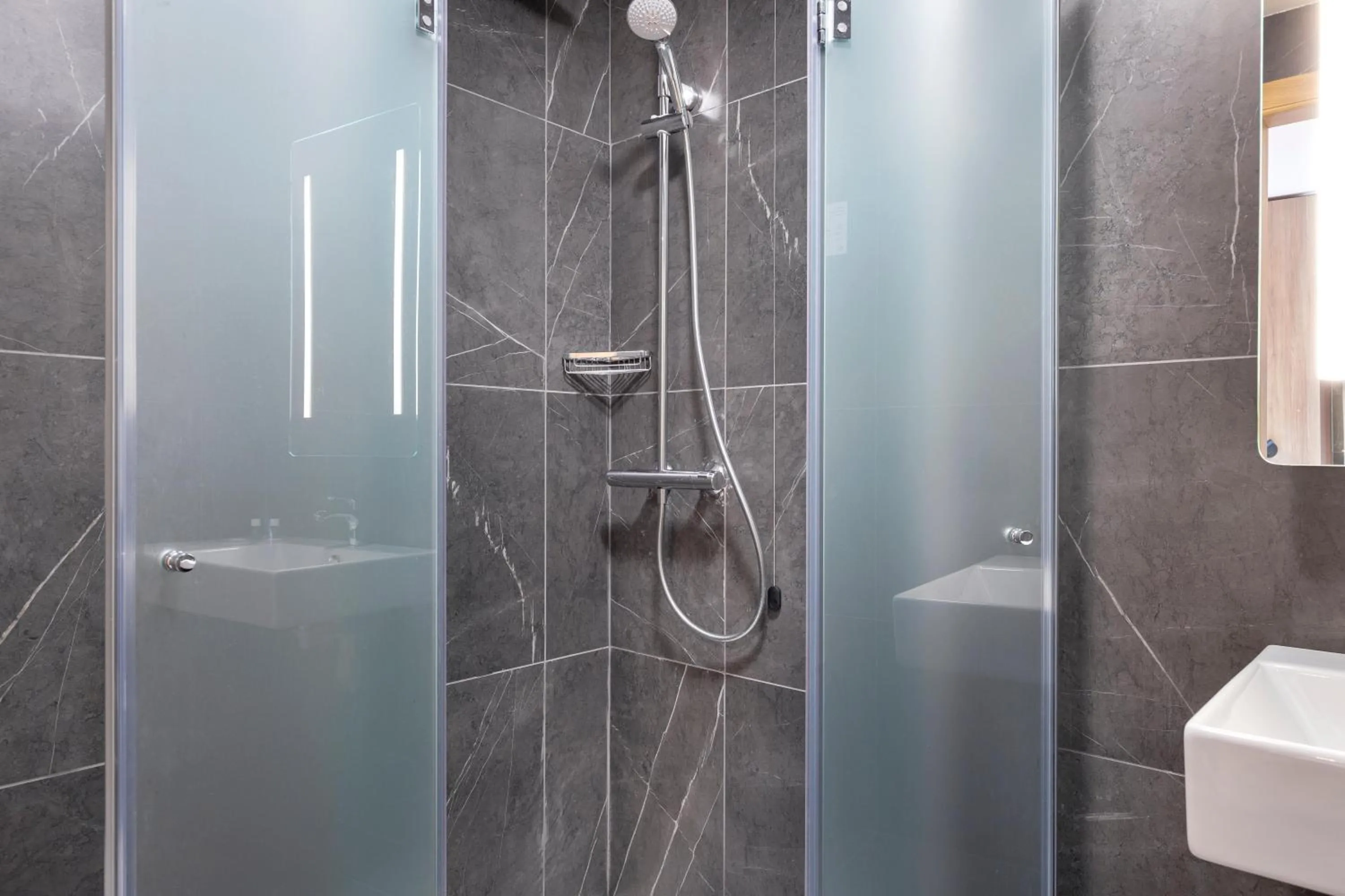 Bathroom in B&B Hotel Genova City Center