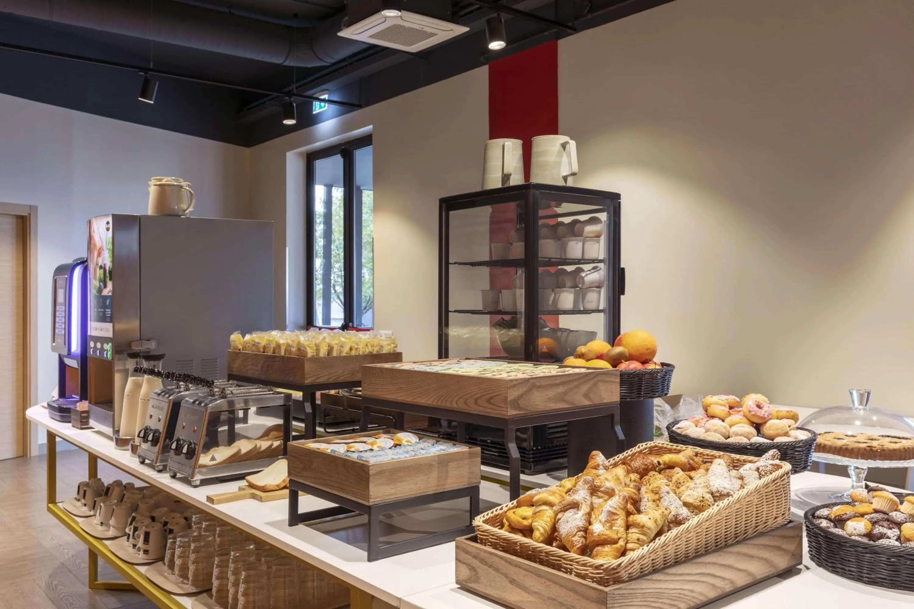 Photo of the whole room in B&B Hotel Pomezia Roma