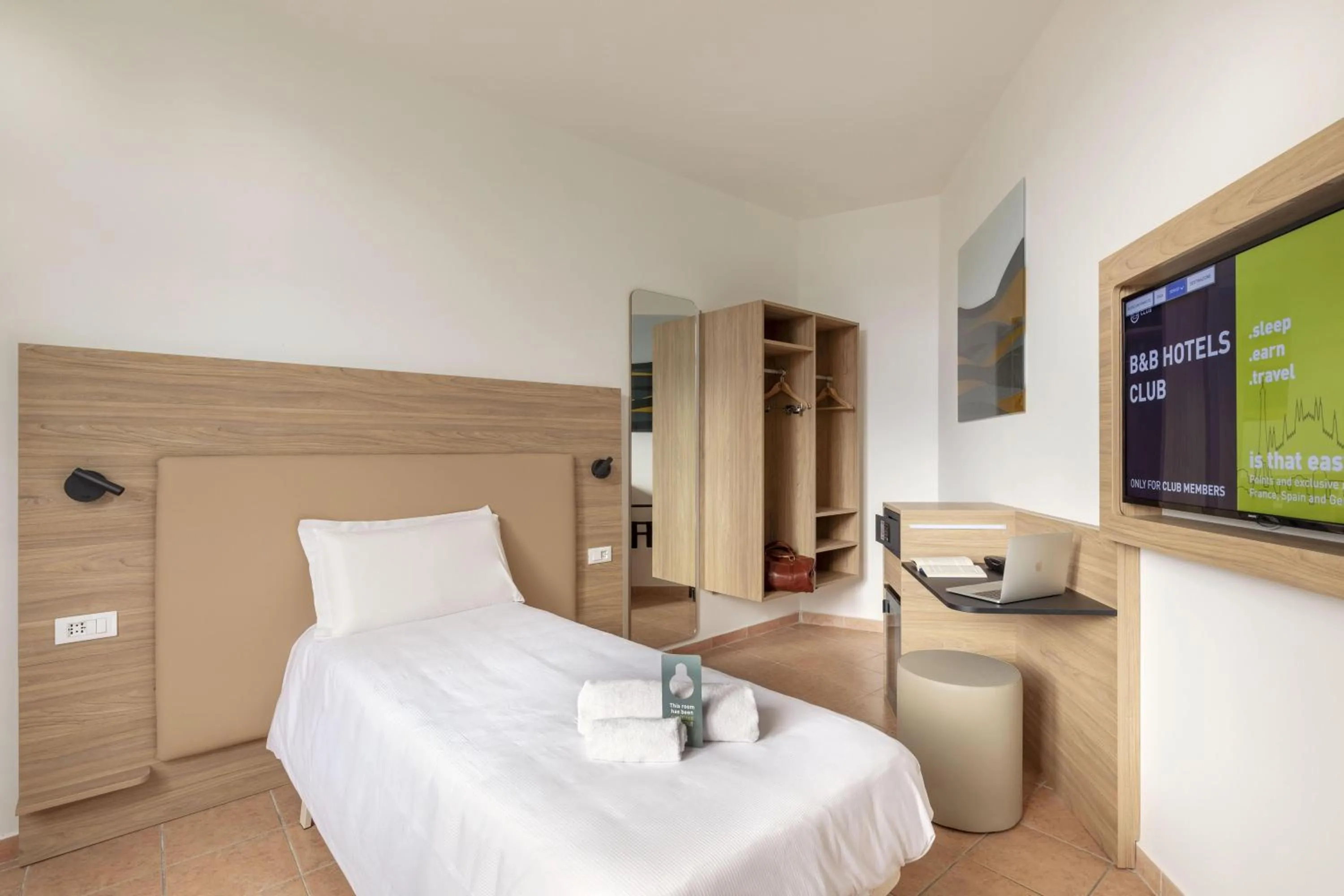 Photo of the whole room, Bed in B&B Hotel Pomezia Roma