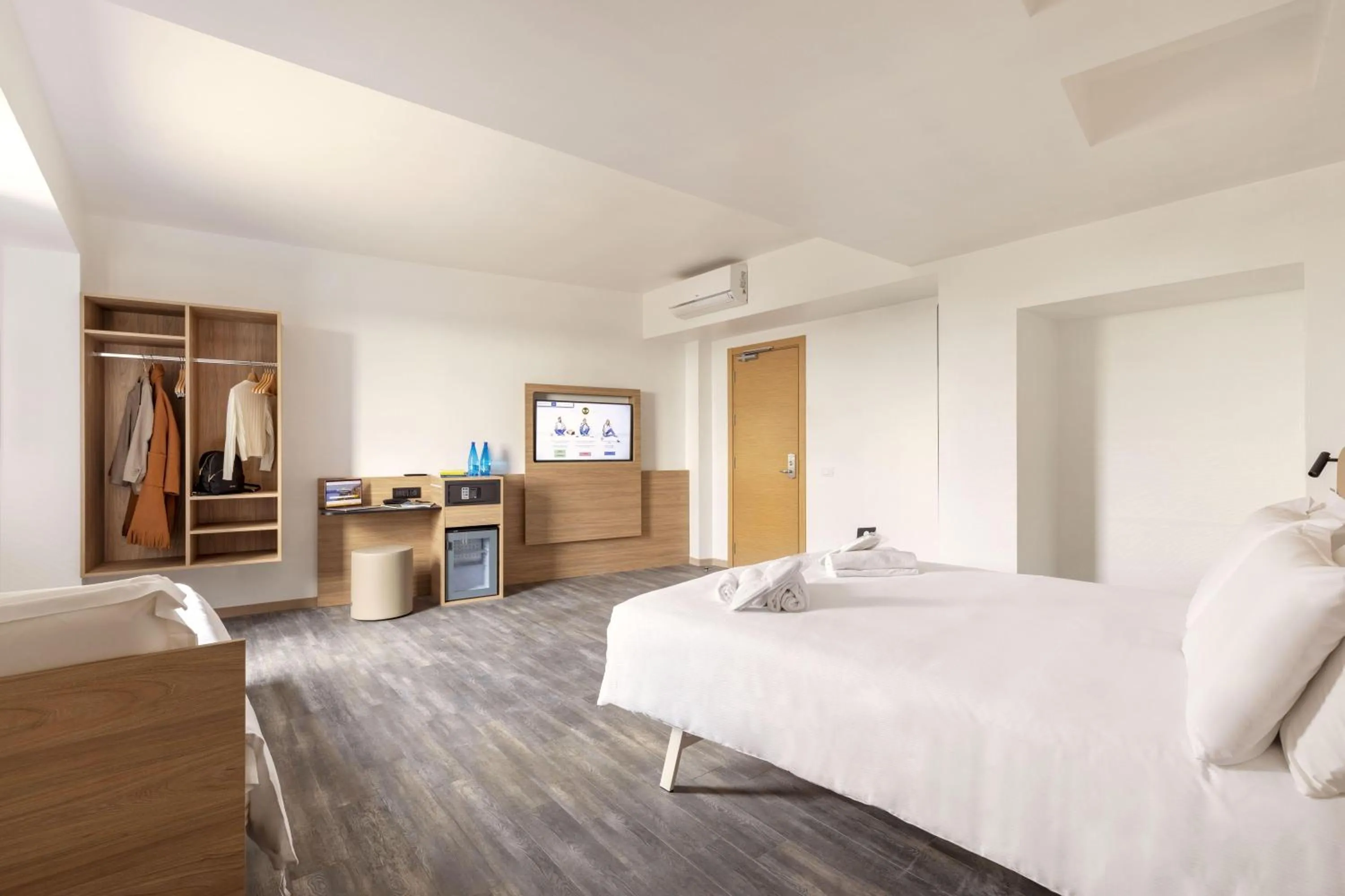 Photo of the whole room, Bed in B&B Hotel Pomezia Roma