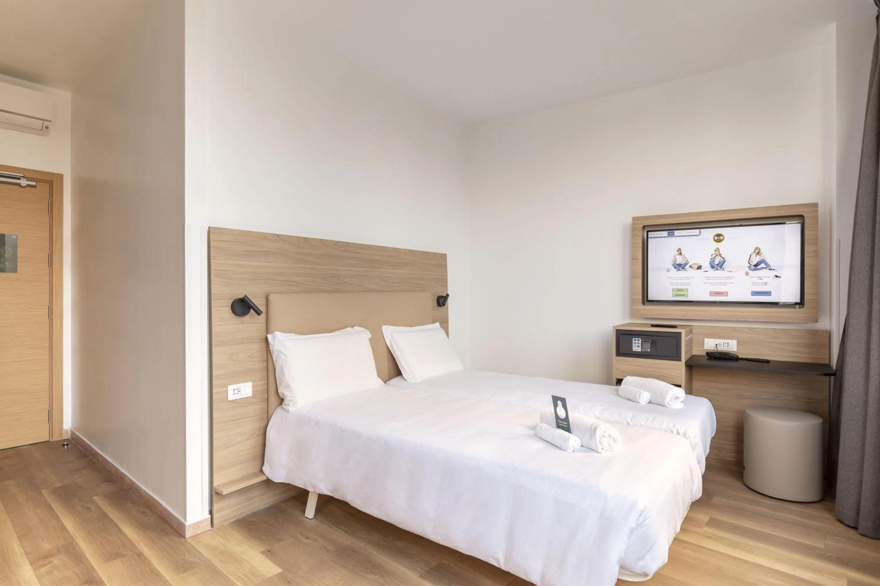 Photo of the whole room, Bed in B&B Hotel Pomezia Roma